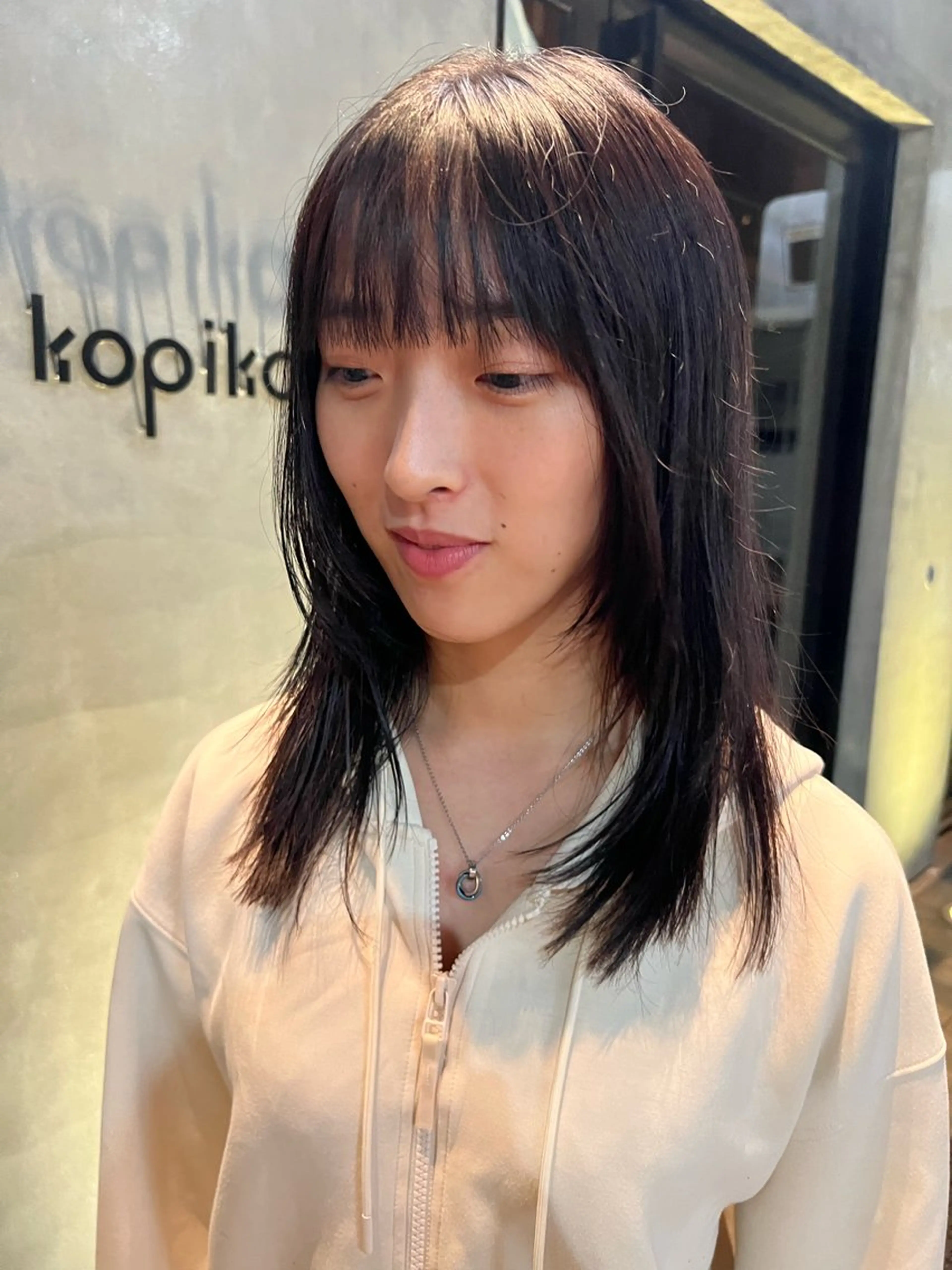 セミロング カラー パーマ ヘアアレンジ セミロングパーマ くびれヘア 顔まわりレイヤー 卒業式のヘアスタイル 韓国風ヘア ショートヘア原宿 fifth コシのヘアスタイル