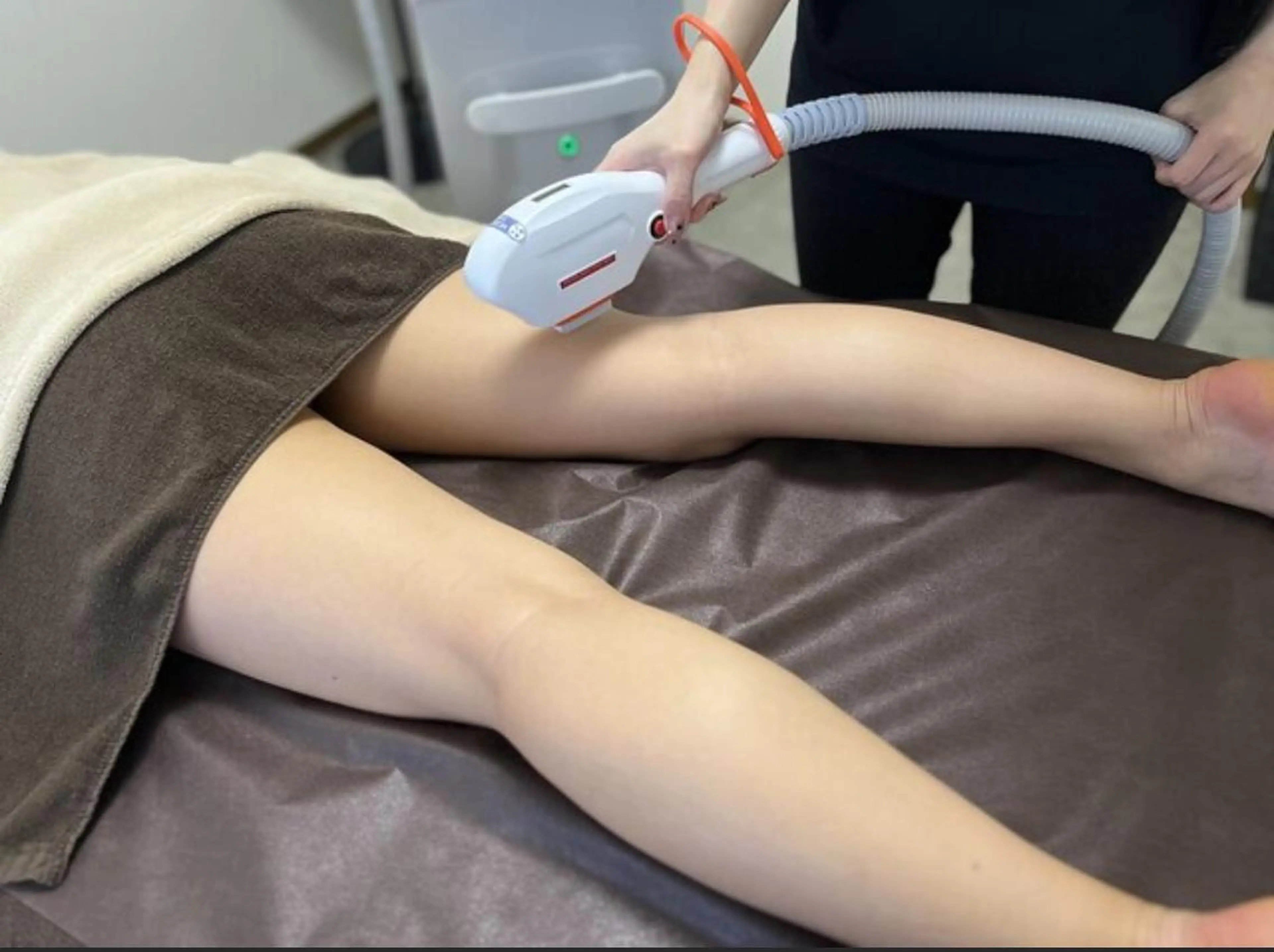 【選べる部分脱毛(肘上下or膝上膝下or背中or腹胸】¥6000→¥3500の写真