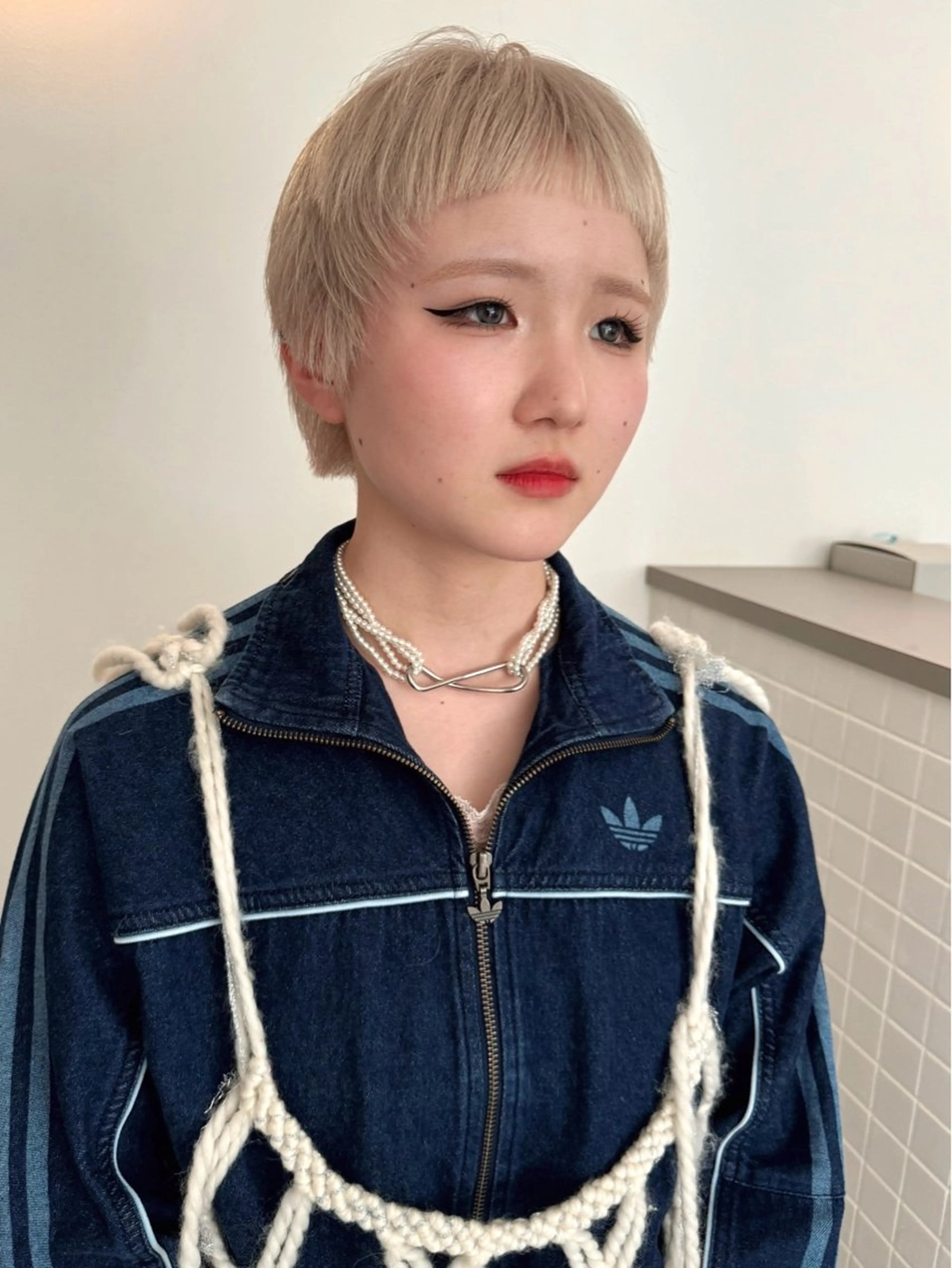 ショート カラー ブロンド ホワイトブロンド カット ヘアカラー トリートメント デザイン/ブリーチ Kaito🐩/栄のヘアスタイル