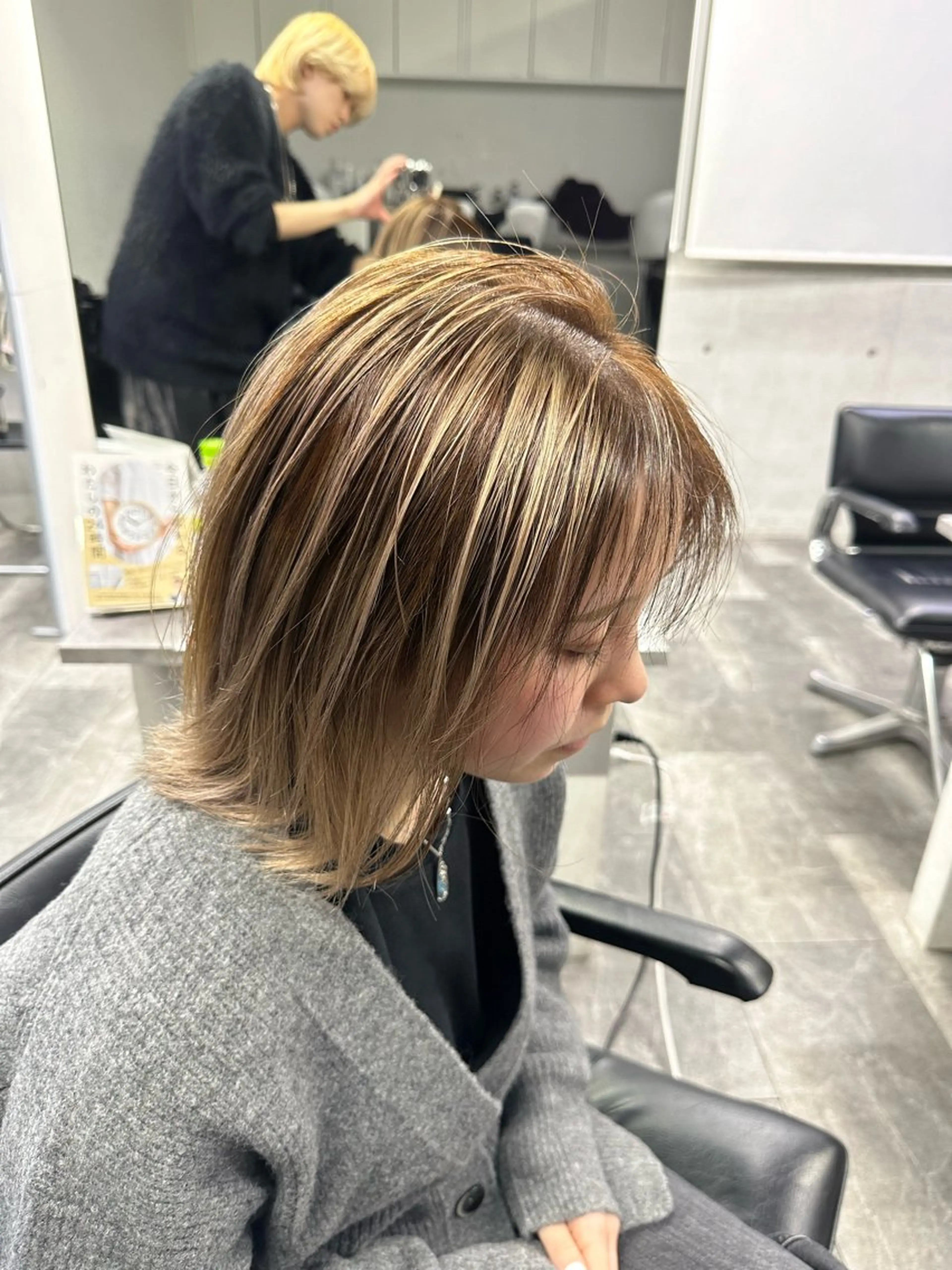 ミディアム レイヤーカット りょうへい/ 全頭ブリーチ/渋谷のヘアスタイル