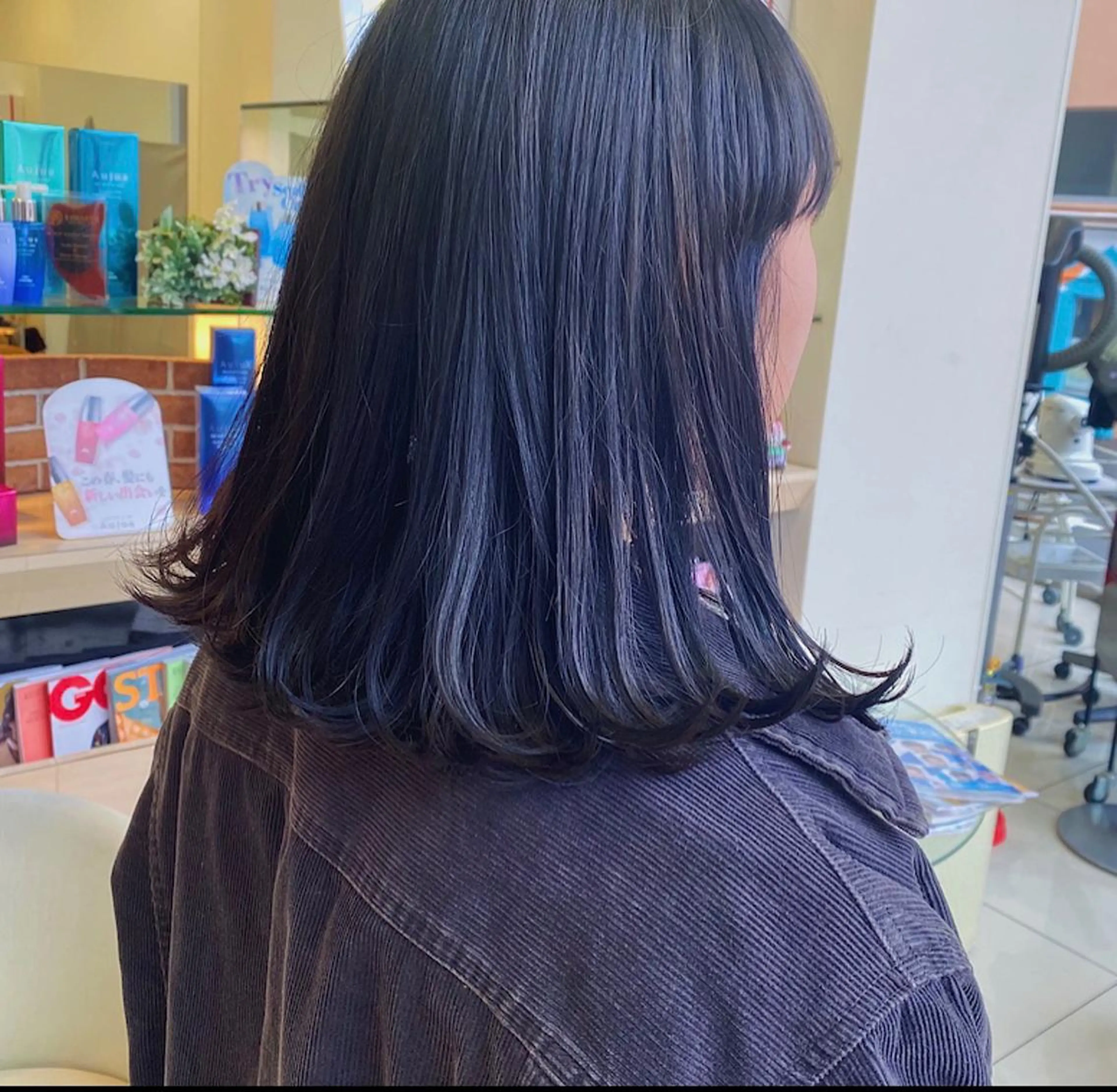 セミロング カラー 滝本 里実のヘアスタイル