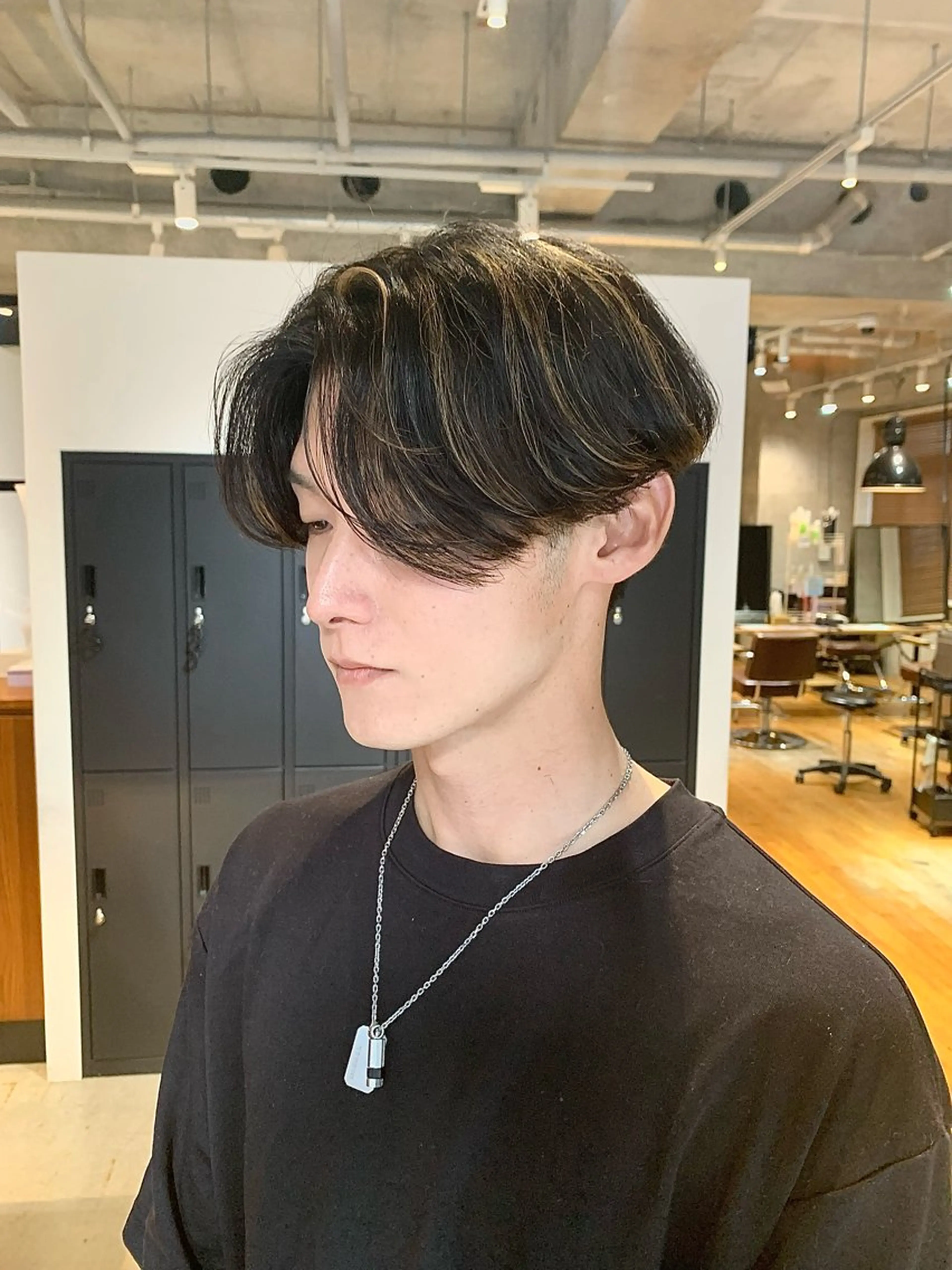 ショート カラー メンズ ボブ　くせ毛風パーマ 艶カラー/横山大樹のヘアスタイル