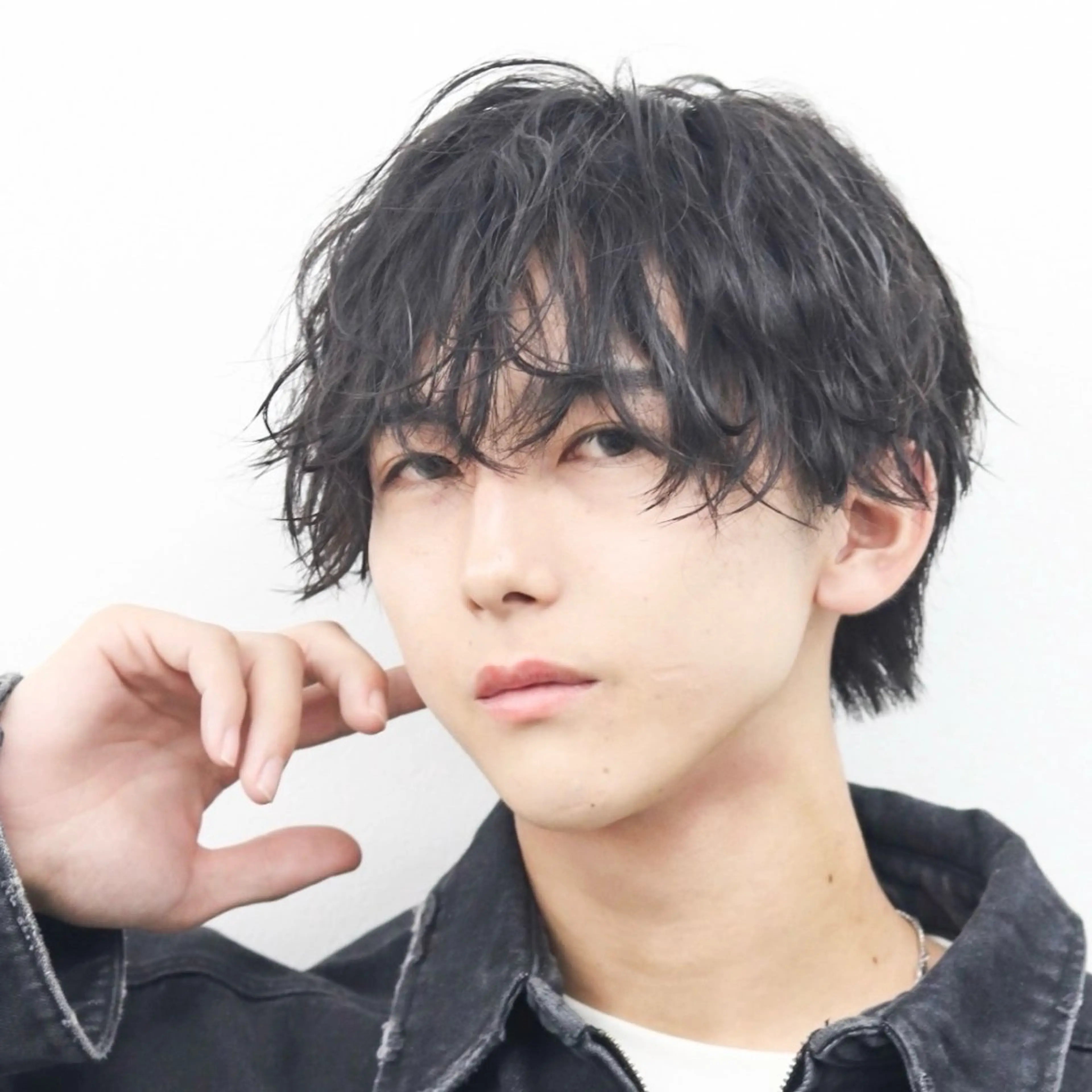 ミディアム カラー パーマ メンズ 刈り上げ カット パーマ 🔥メンズ🔥かっこ いいが正義！代表柿崎のヘアスタイル