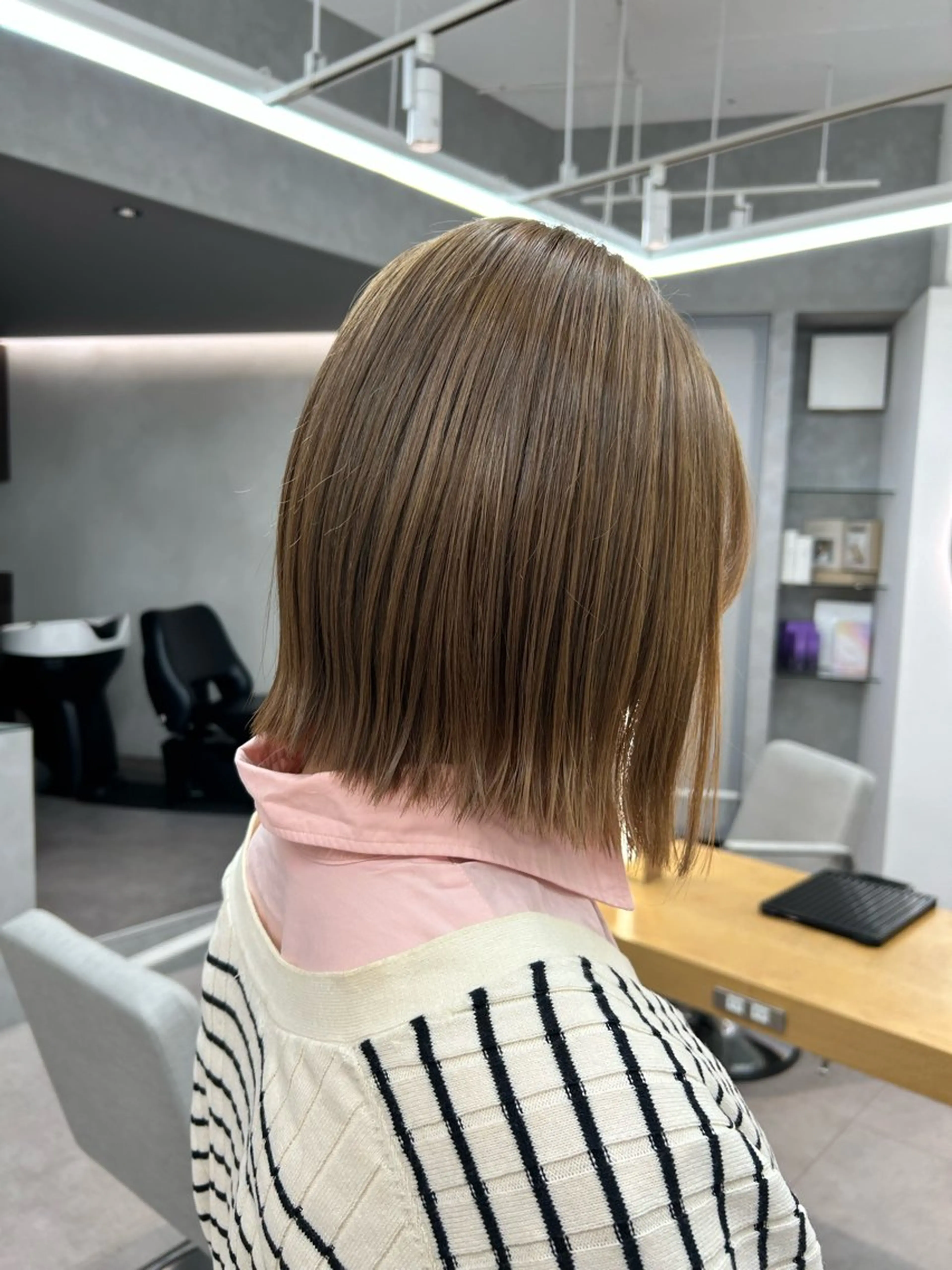 ミディアム ルネ所属・切りっぱなしボブ グレージュ/福田梢のヘアスタイル