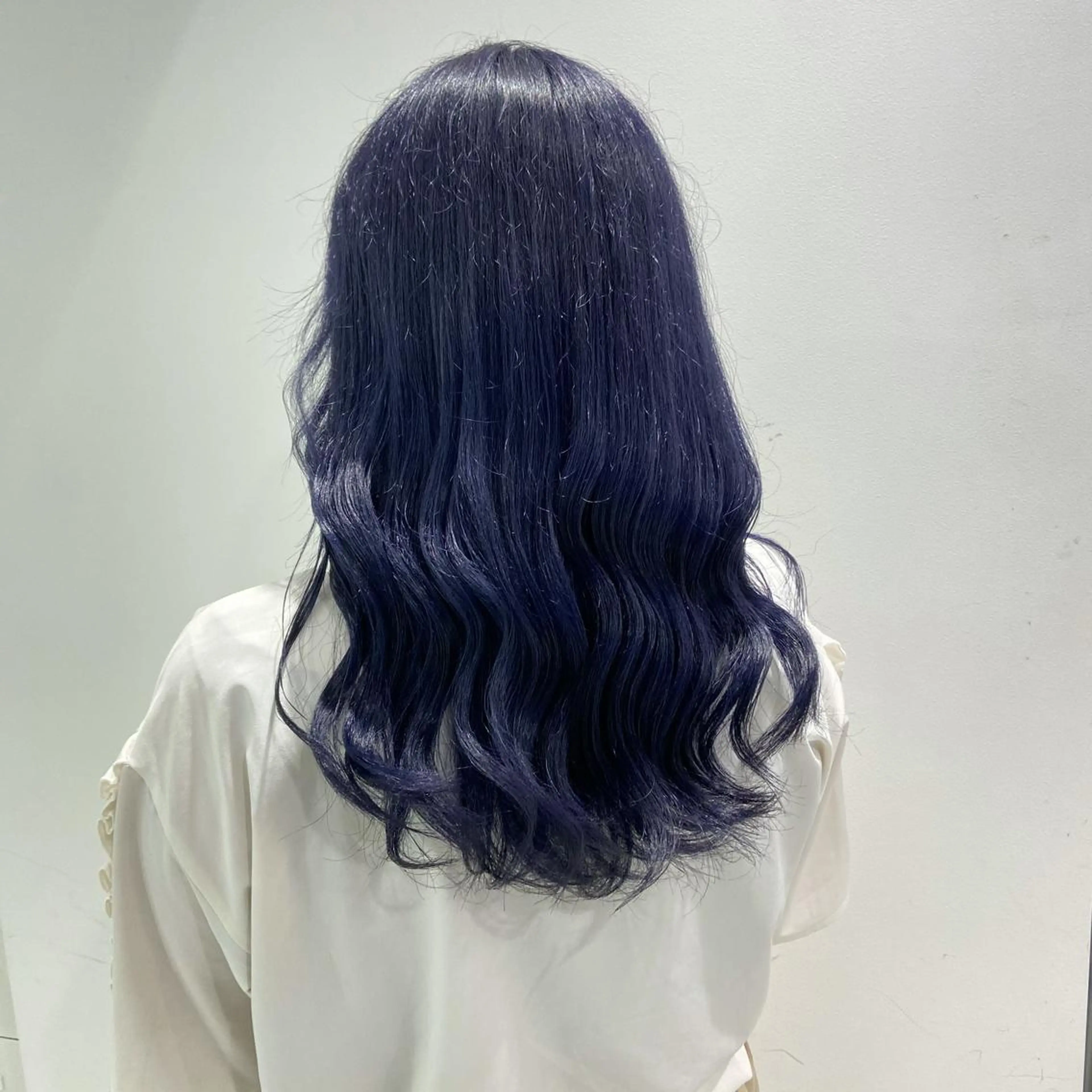 ミディアム カラー パーマ ヘアアレンジ メンズ キッズ ネイル マツエク・マツパ ブルーカラー 髪質改善 ブルー スパイキー/フェザー /波巻き/かいとのヘアスタイル