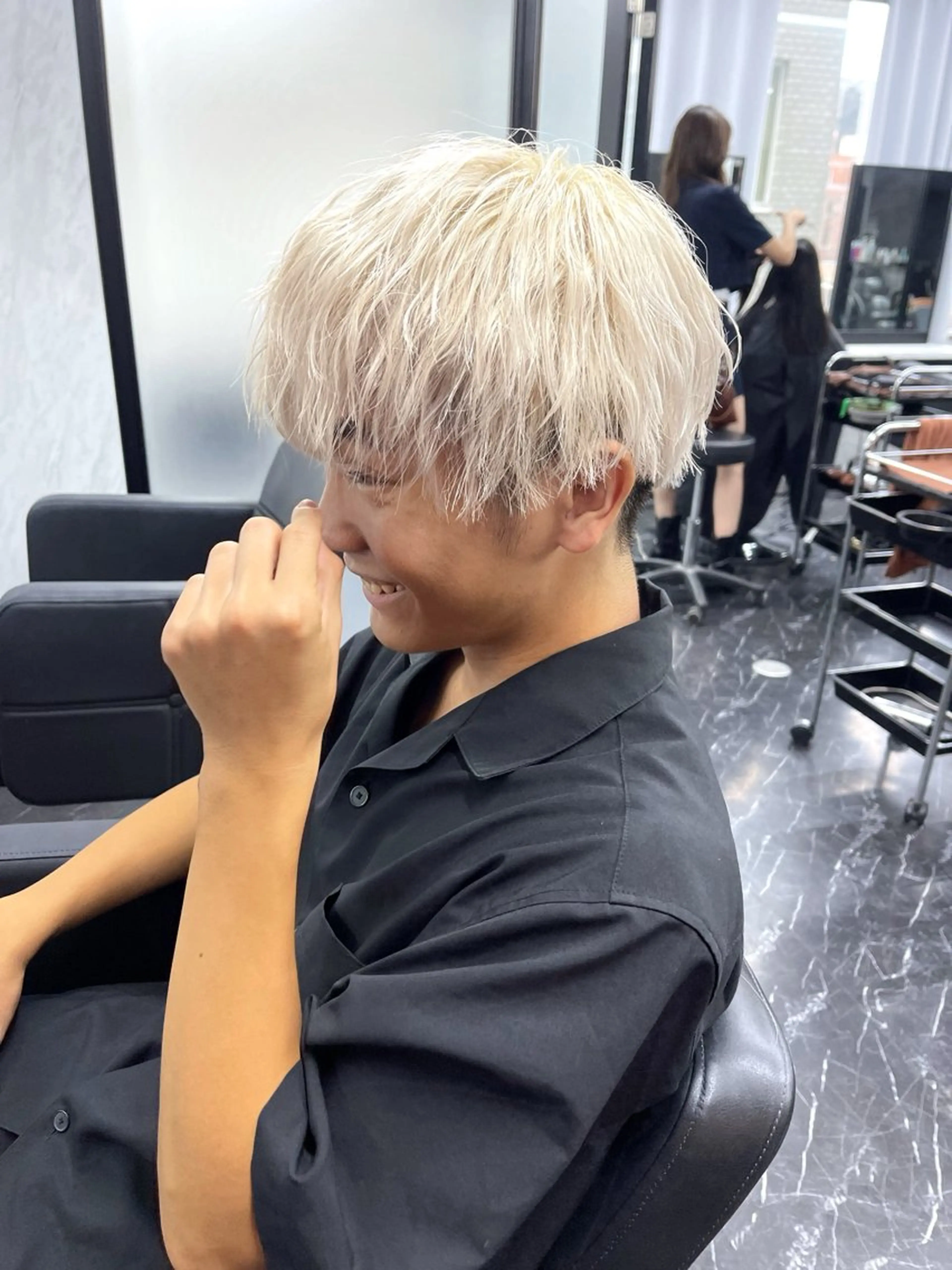 ショート カラー メンズ メンズハイトーン ハイトーンカラー ヘアカラー トリートメント route 【ルート】所属・髪質改善/堀江 ケアカラーtoshiのヘアスタイル