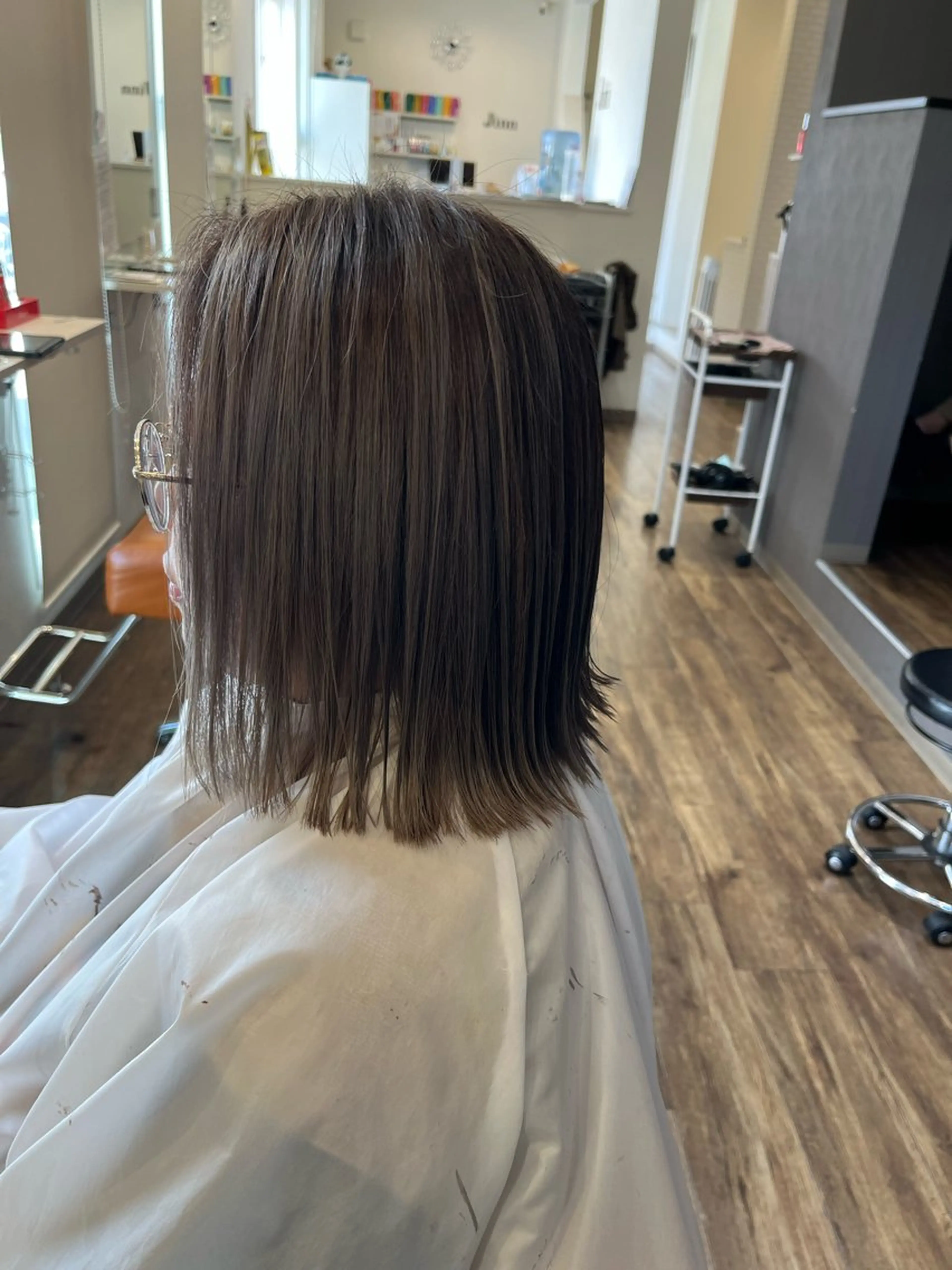 ミディアム カラー 廣川 真梨乃のヘアスタイル