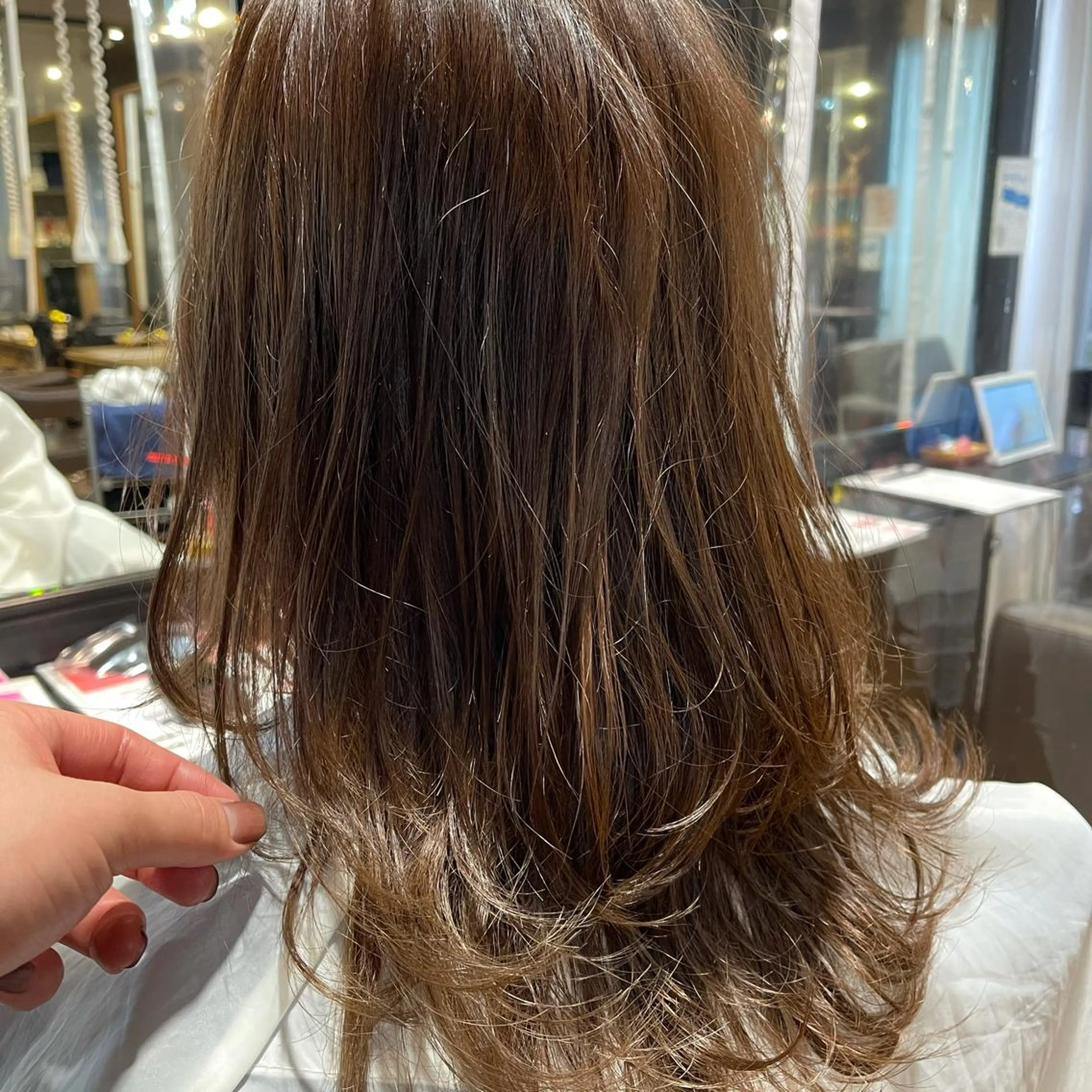 セミロング レイヤーカット 髪質改善＆艶髪美髪エステ専門店　Lyrae～リラエ～所属・西梅田🌿髪質改善 井手　浩太朗のヘアスタイル