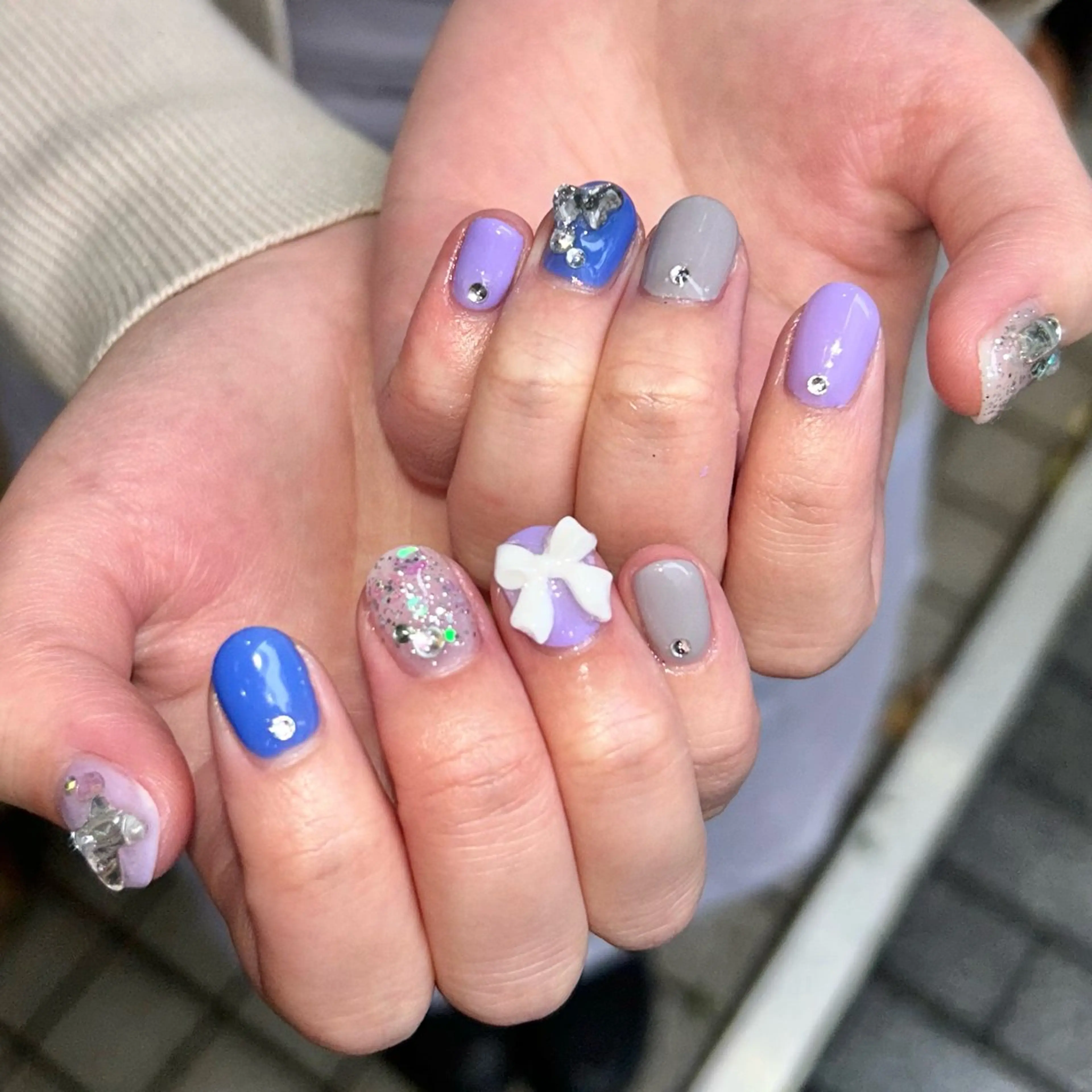 ネイル オーロラネイル ハンドネイル レイヤースタイル COCORO 🎀のヘアスタイル