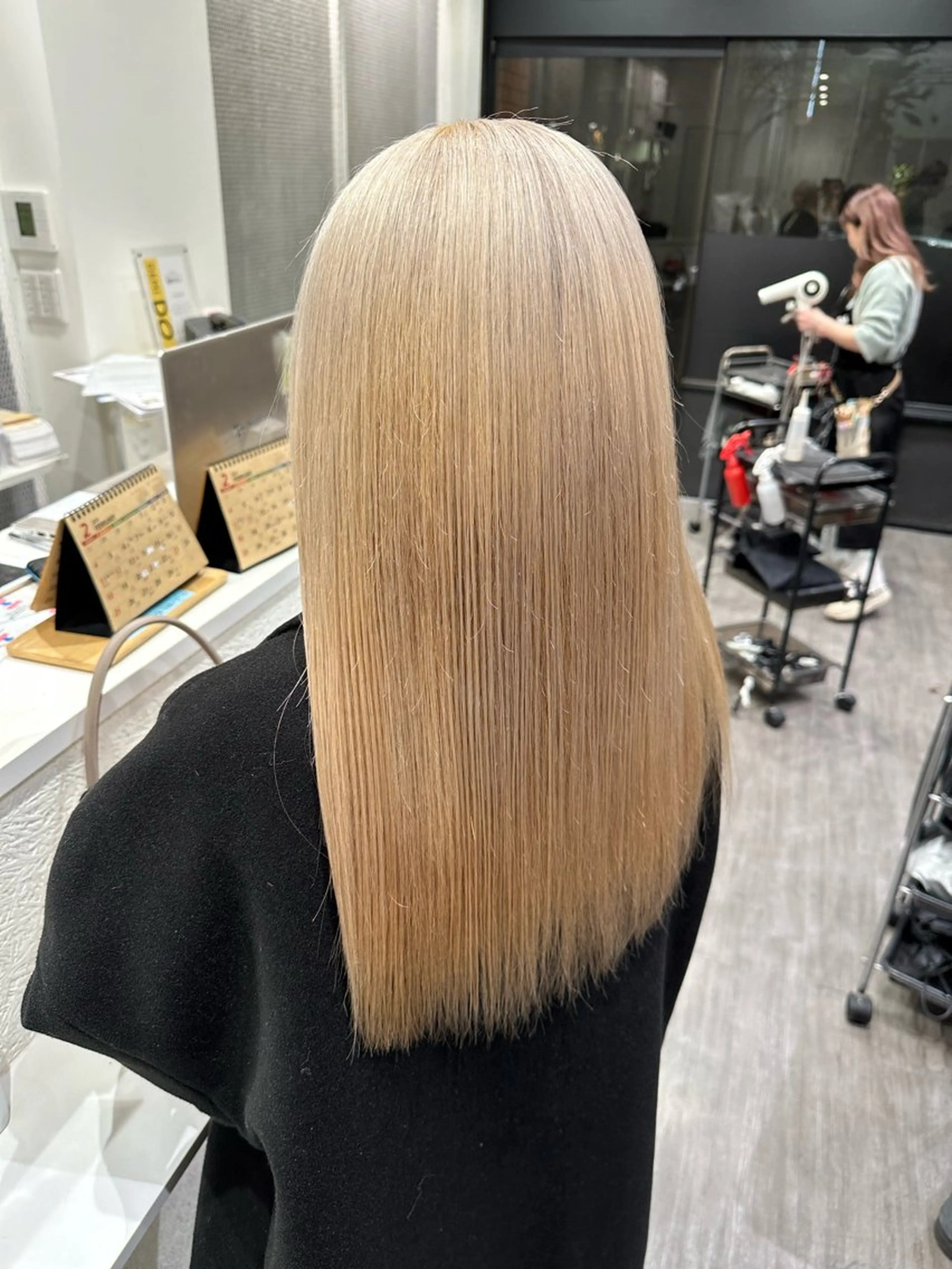 セミロング カラー ベージュカラー ホワイトベージュ 艶髪レイヤー上田 紗也🇰🇷💗のヘアスタイル