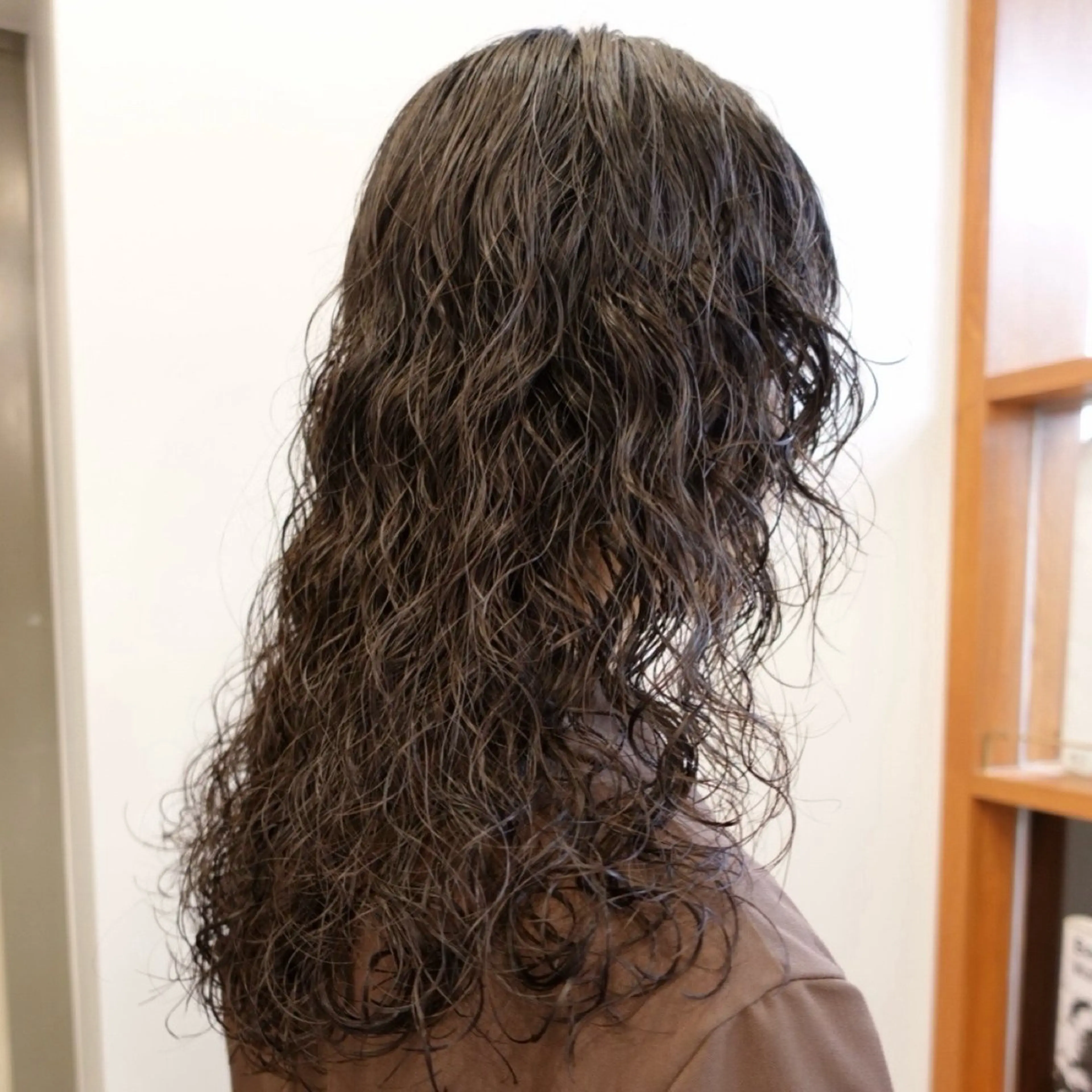 セミロング パーマ ヘアアレンジ セミロングパーマ レイヤーカット パーマ 🌐サトウ リョウ🌐のヘアスタイル