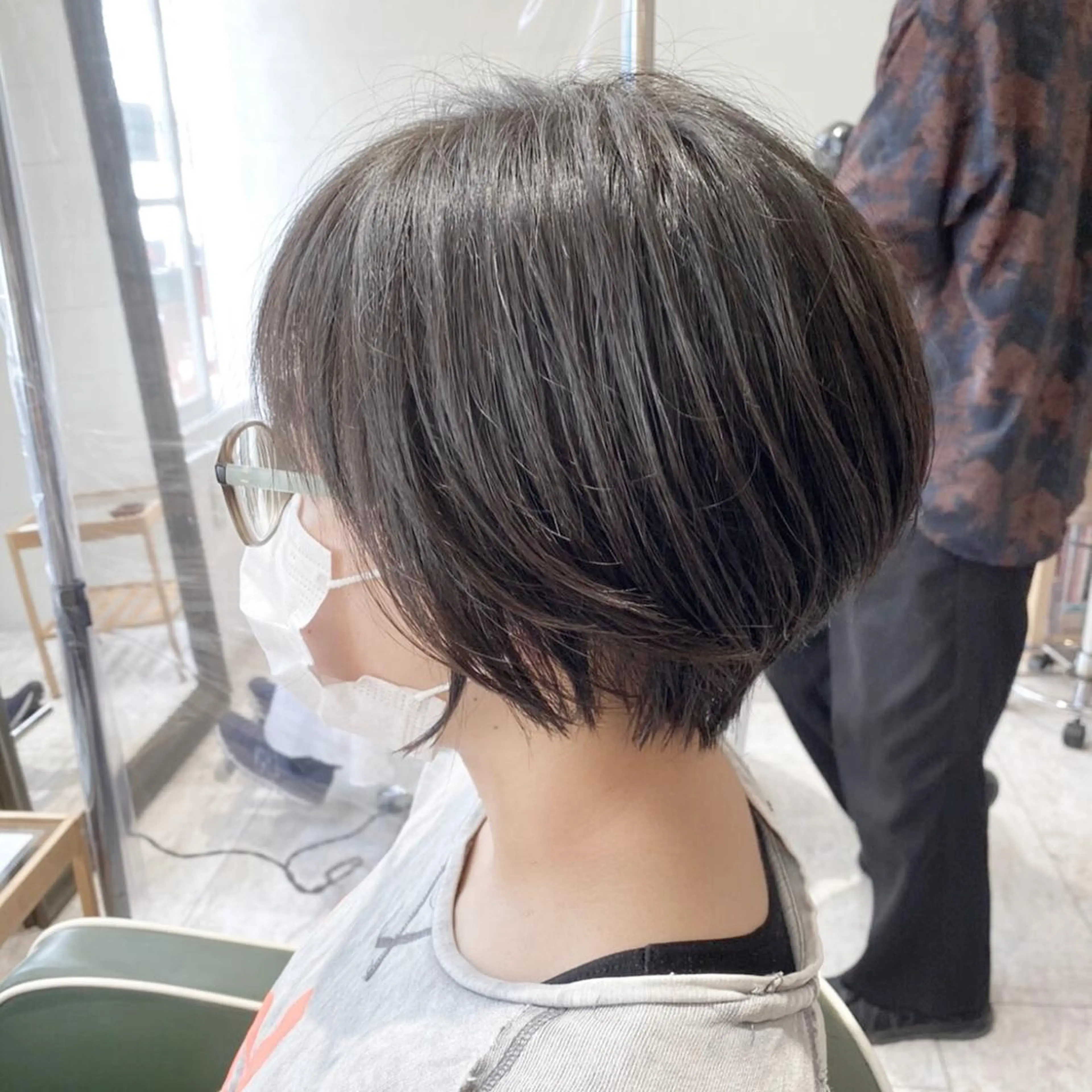ショート esse大阪茶屋町店所属・レイヤーカット 新井田陽寿のヘアスタイル