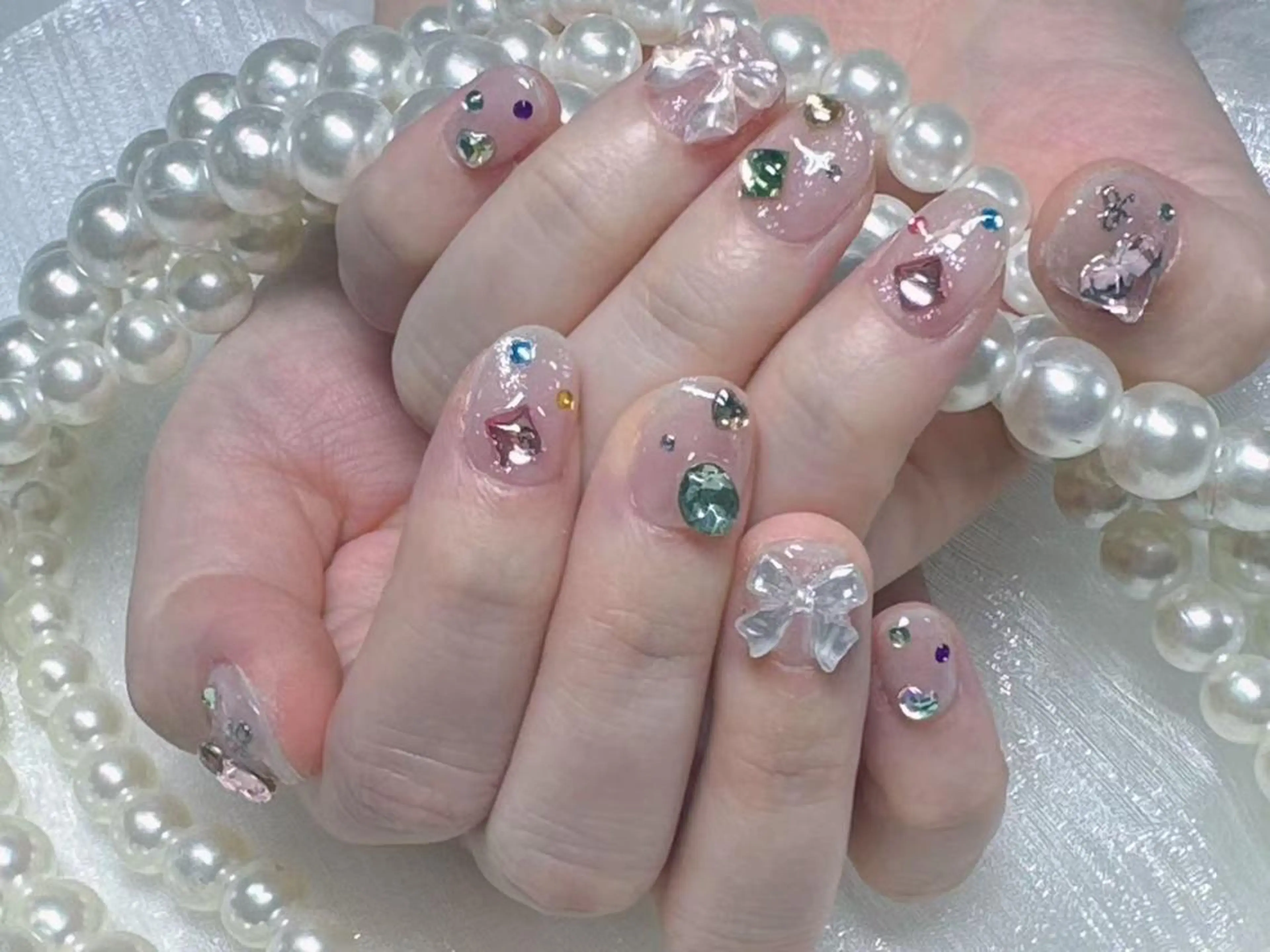 ネイル オーロラネイル 長さ出し フレンチネイル ガーリー キラキラネイル ハンドネイル Ru na🍳のネイルデザイン
