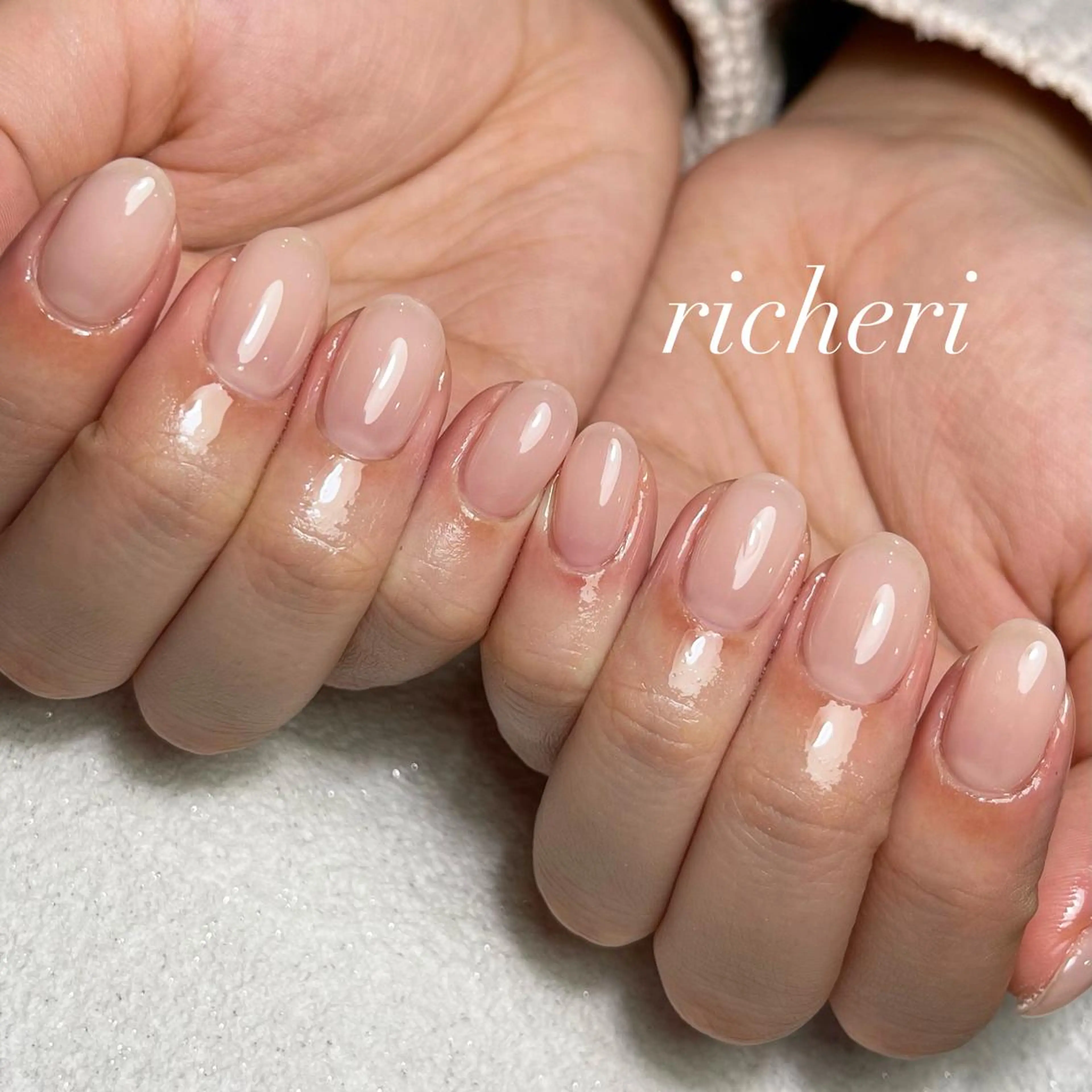 ミディアム ネイル 韓国風ヘア アートネイル ジェルネイル キラキラネイル 韓国ネイル ハンドネイル richeri beautyのエステ・リラクイメージ