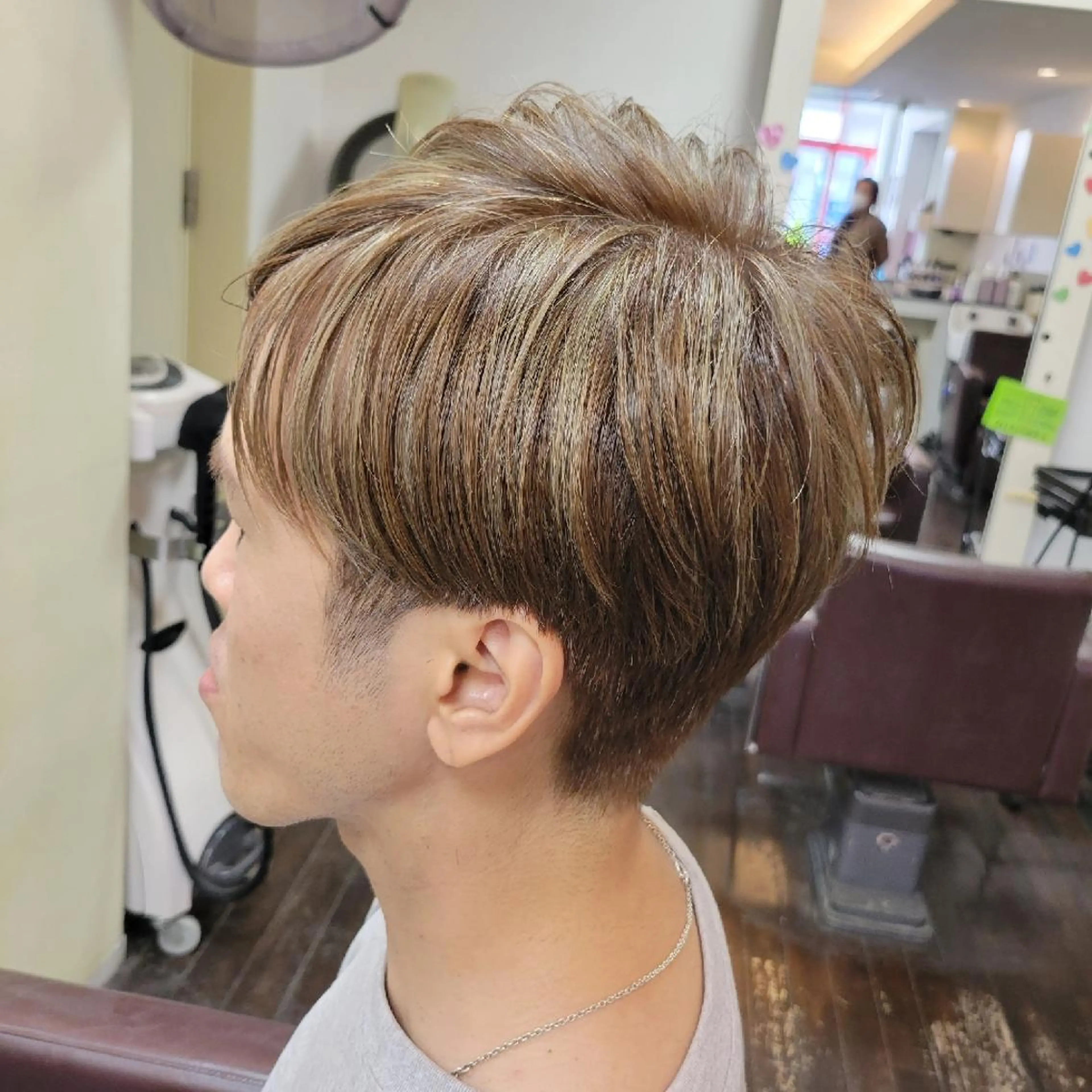 ショート ハイライト カット ヘアカラー 遠藤 史秋のヘアスタイル