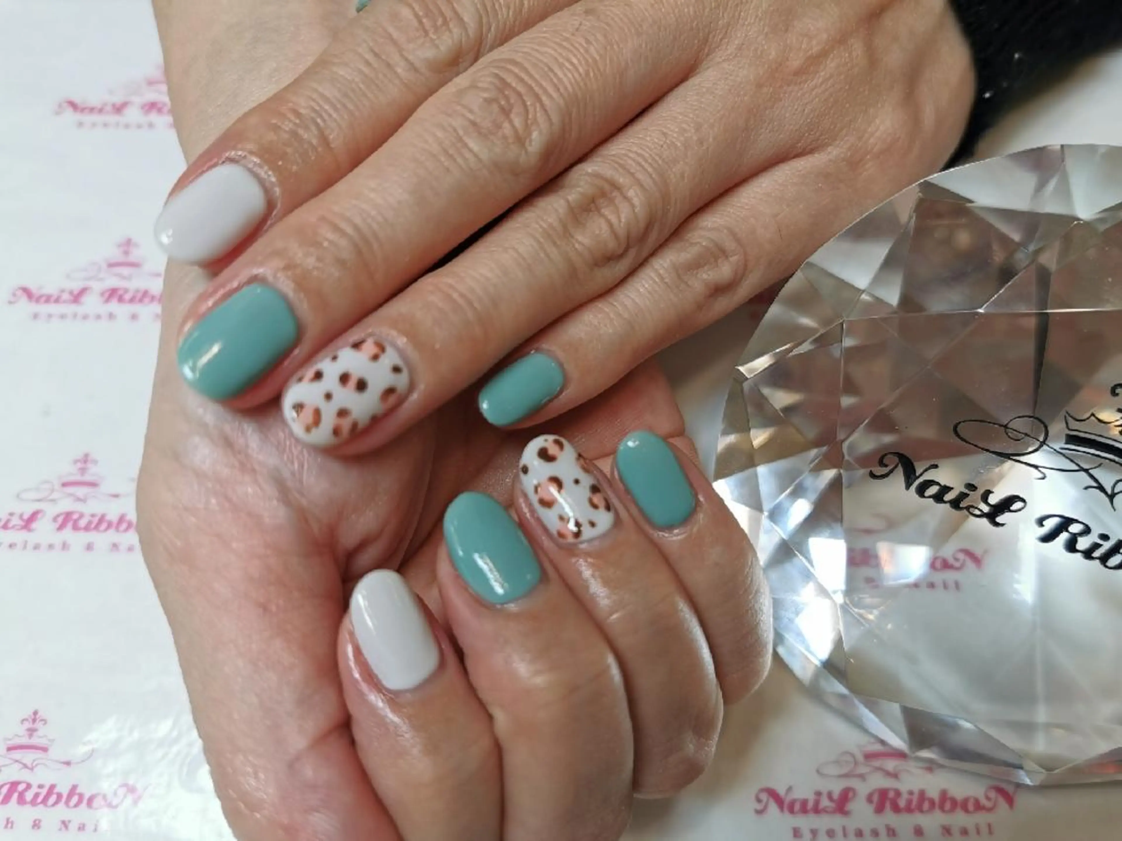 ネイル ネイルリボン 受付スタッフのネイルデザイン