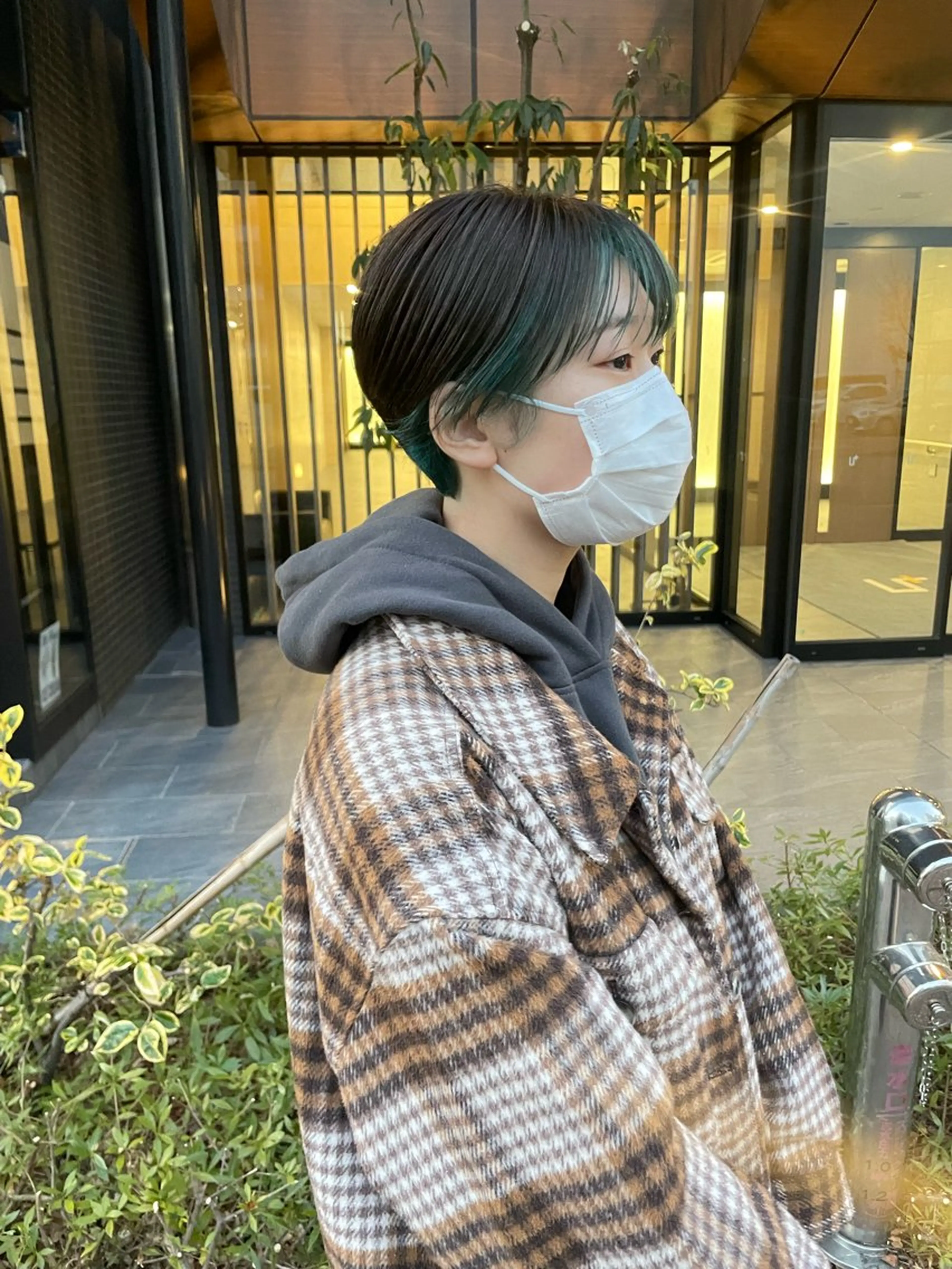 ショート カラー ハンサムショート ブリーチ ブルーカラー インナーカラー ショートヘア カット ヘアカラー A/LEE所属・久保田 千尋のヘアスタイル