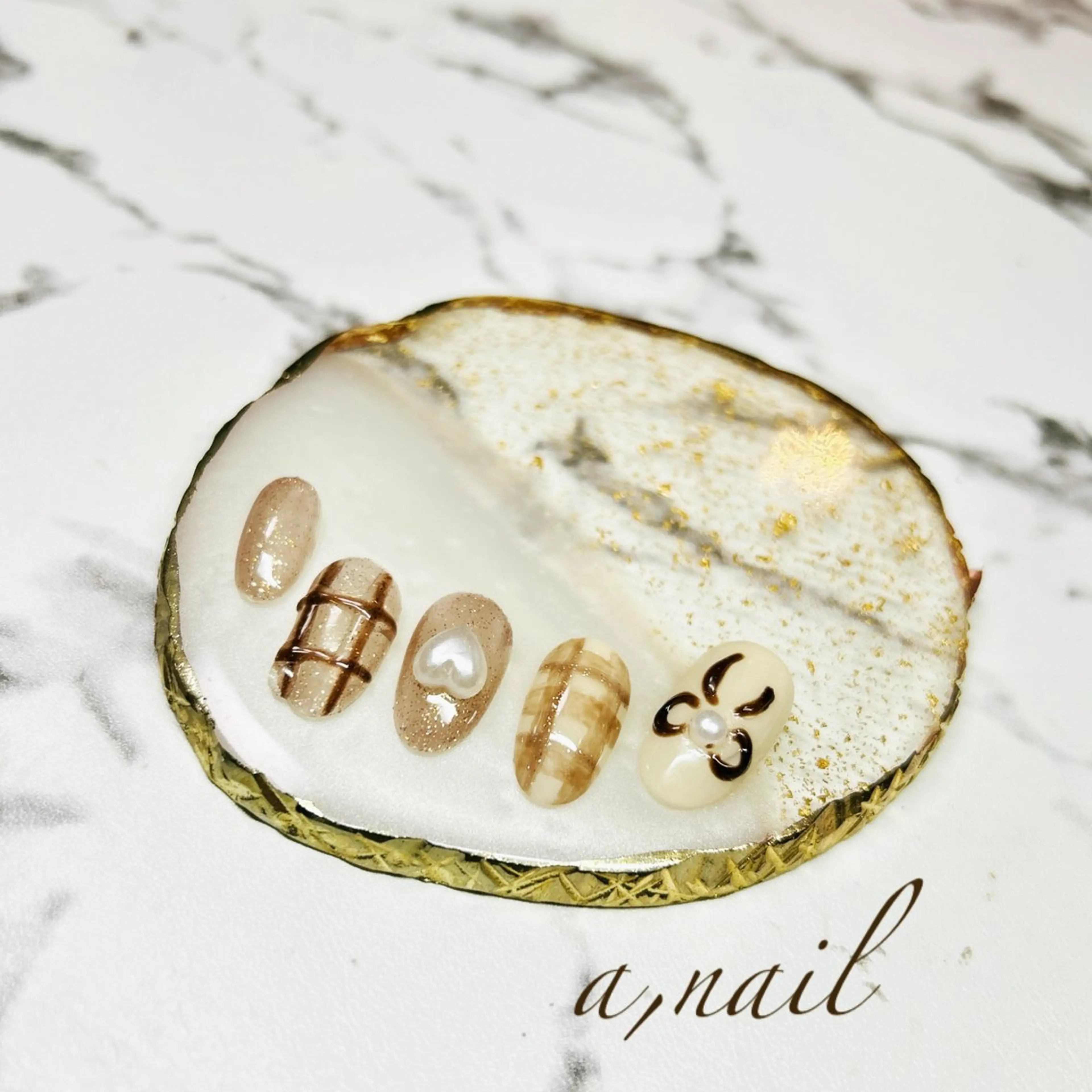 ネイル ハート ぷっくりネイル リボン シンプルネイル 冬ネイル ハンドネイル ネイルサロン エーネイルのネイルデザイン