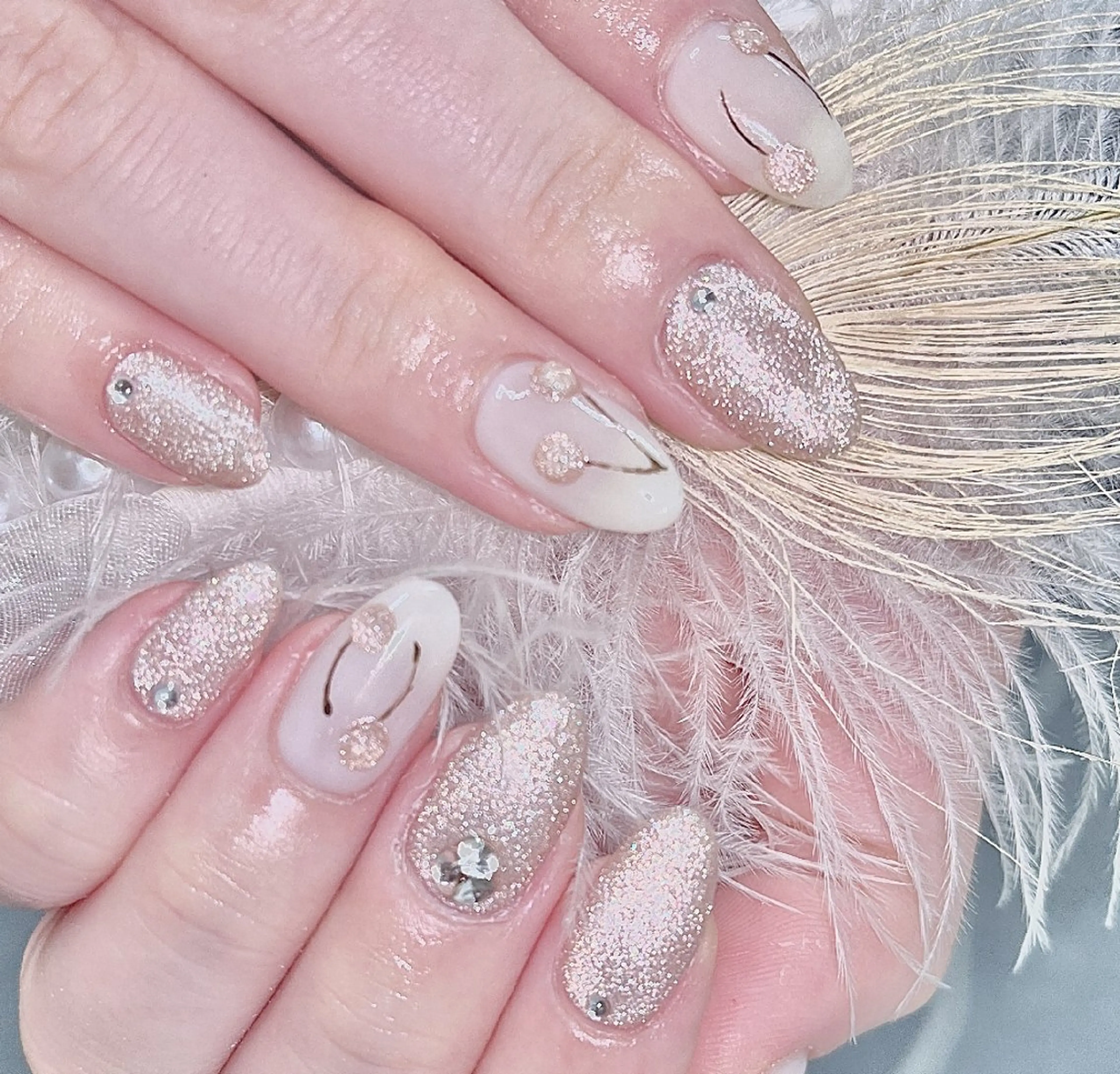 ネイル ハンドネイル グロー ネイルのネイルデザイン