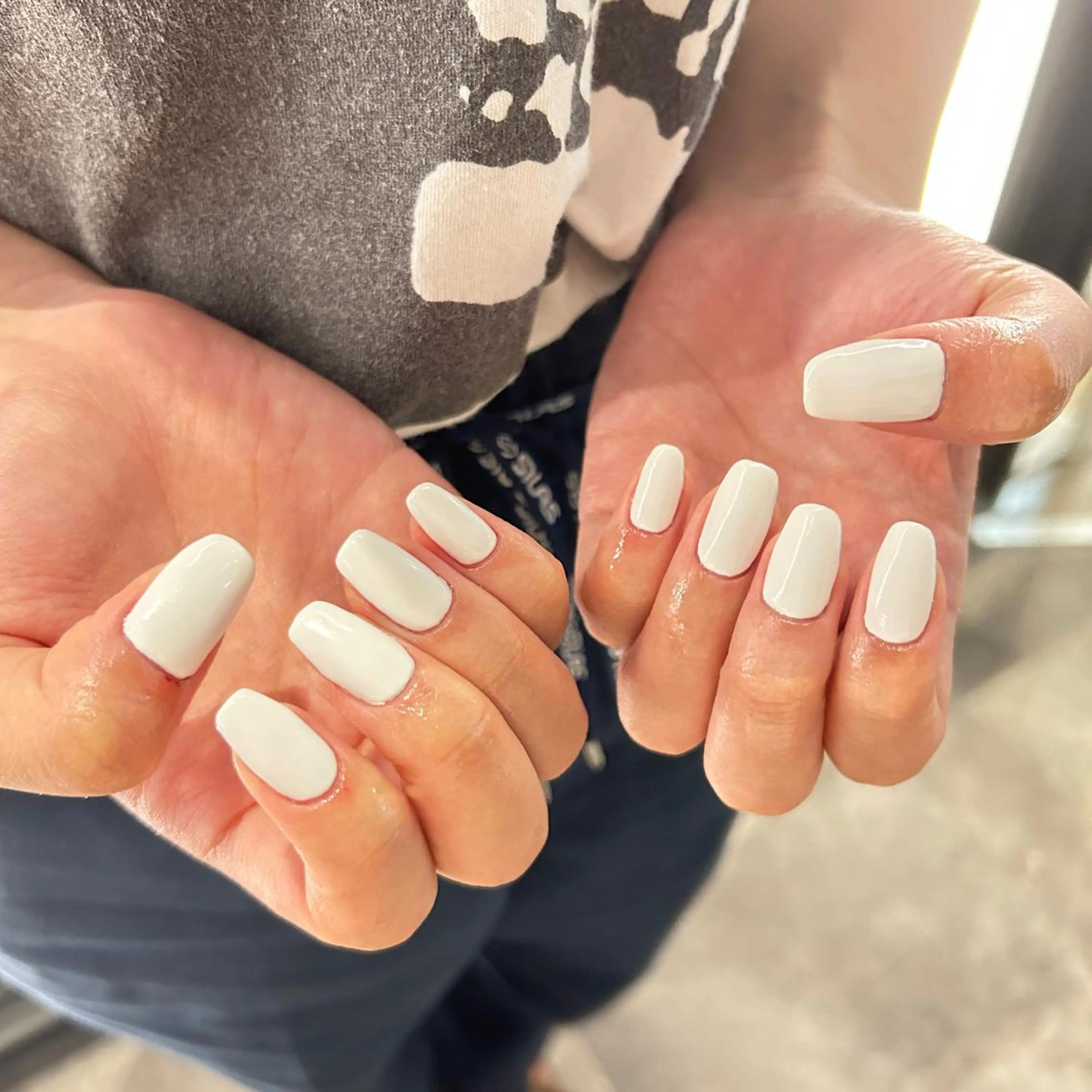 ネイル ホワイト ハンドネイル sayaka 🩰のネイルデザイン