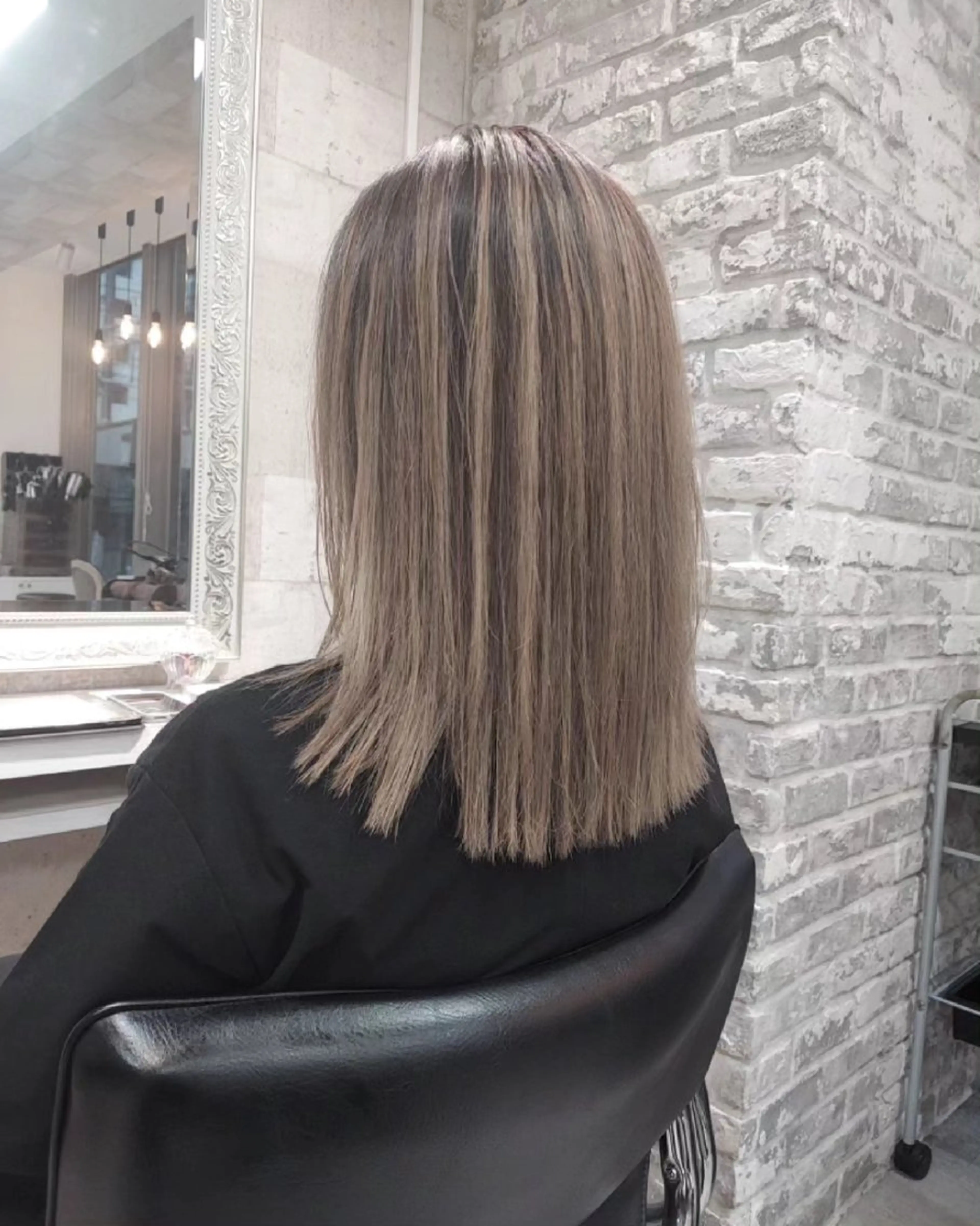 セミロング カラー バレイヤージュ レイヤーカット ヘアカラー トリートメント grow上野御徒町【グロウ】所属・ブリーチ・ハイトーン 特化🎉内山のヘアスタイル