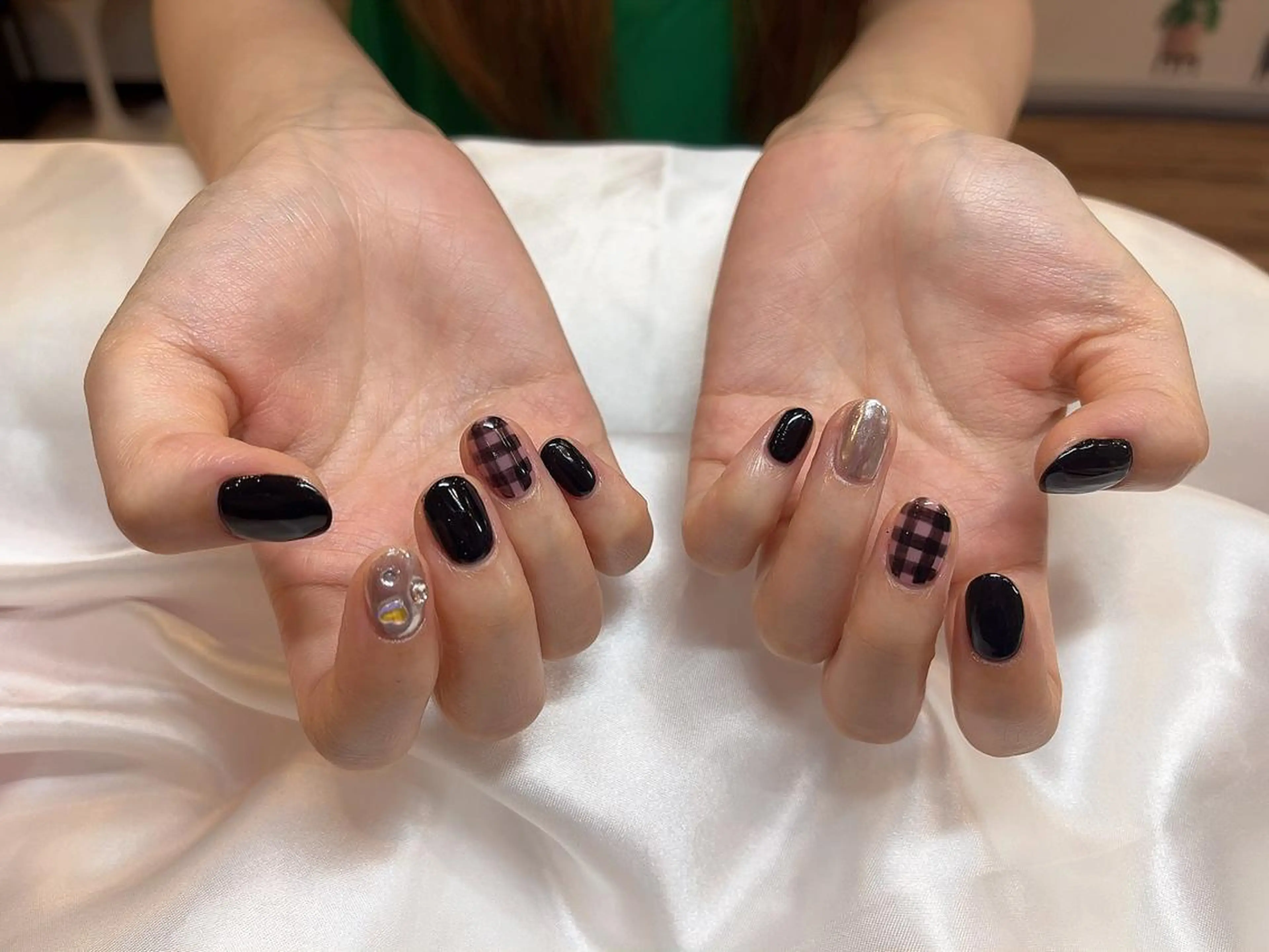 ネイル 持ち込み ハンドネイル モンナ CCのネイルデザイン