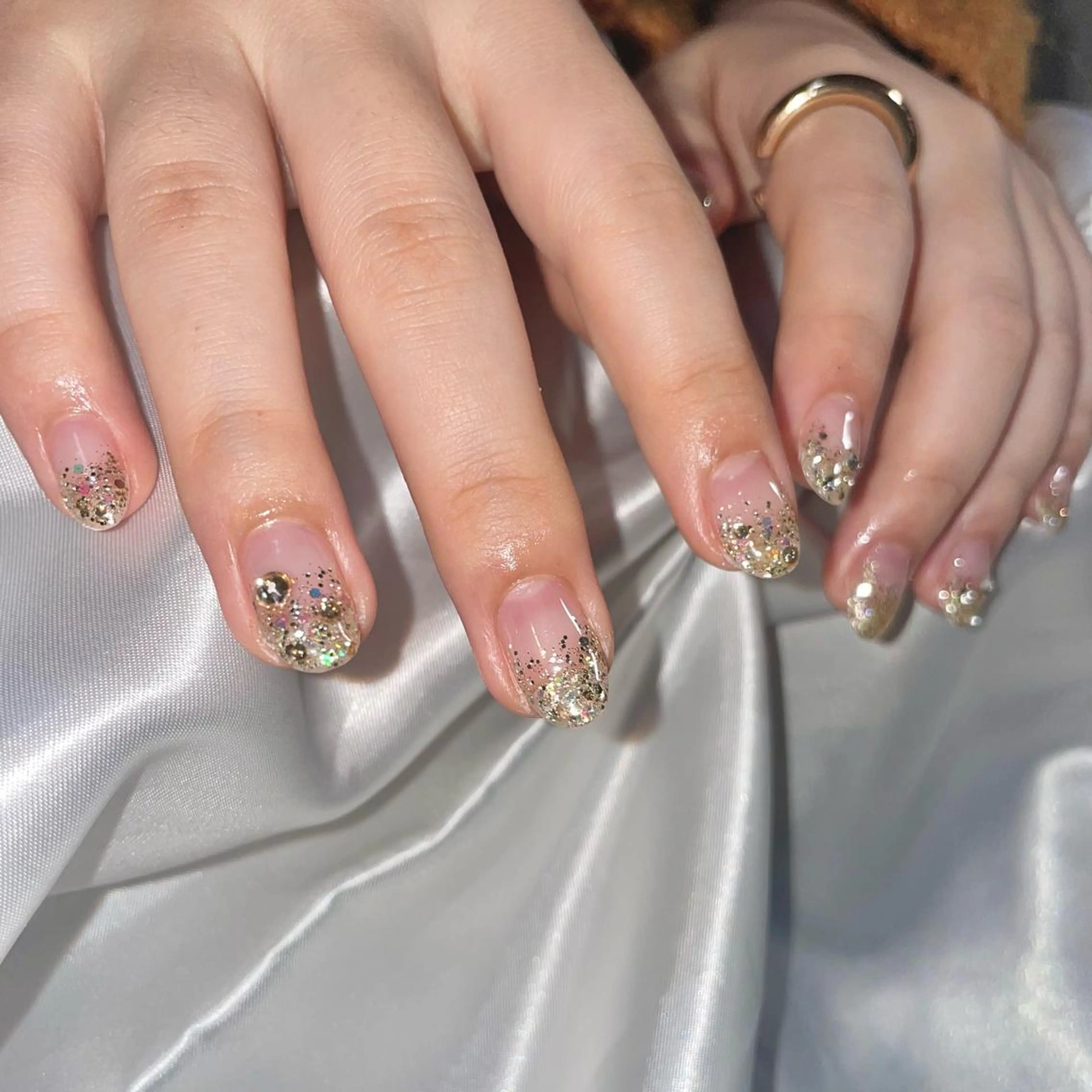ネイル ゴールド ラメ(グリッター) ラメグラデーション ストーンネイル ハンドネイル Joint_ nailのネイルデザイン