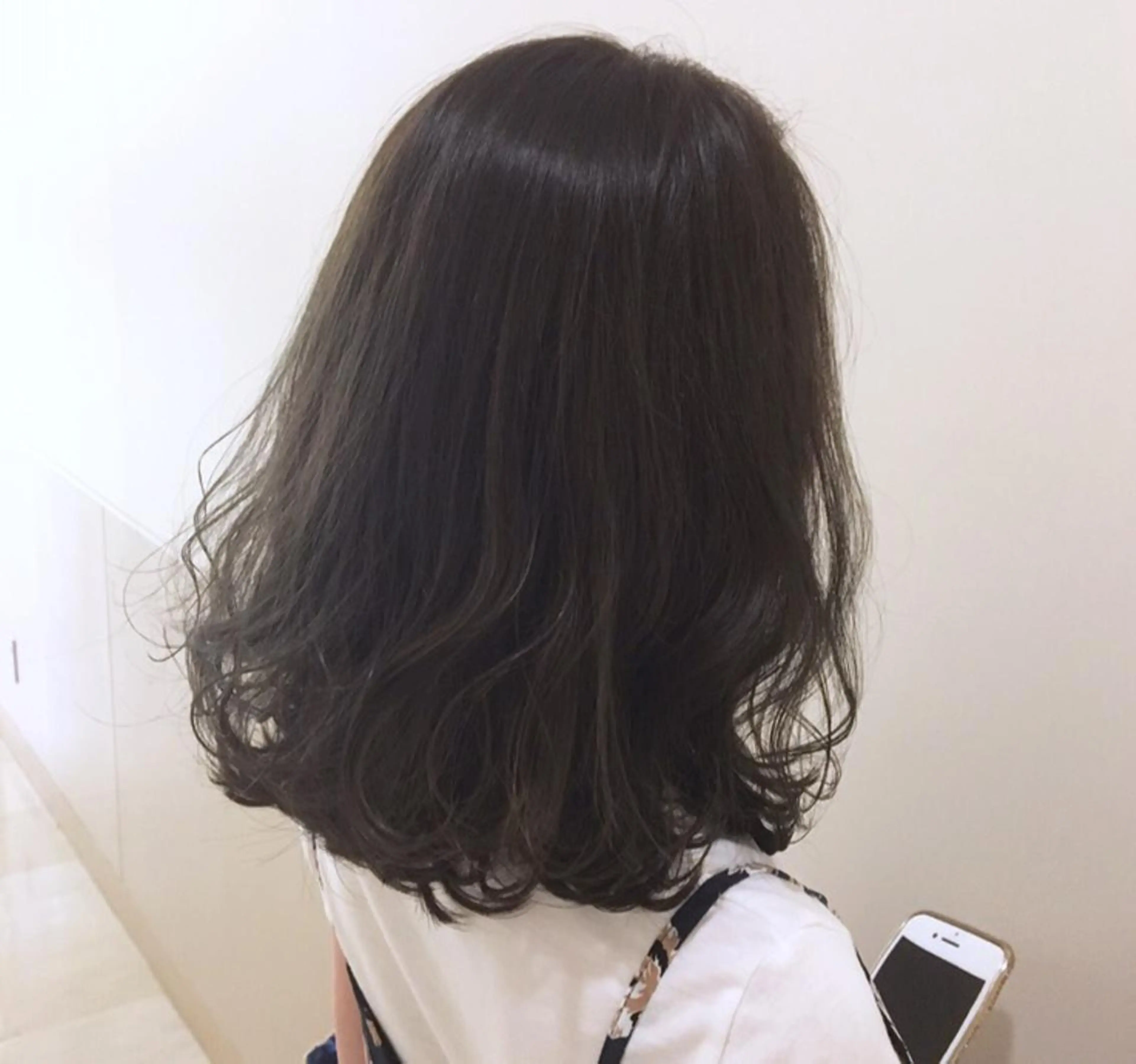 セミロング アッシュ ブリーチなしダブル/ レイヤーカット 小棹のヘアスタイル