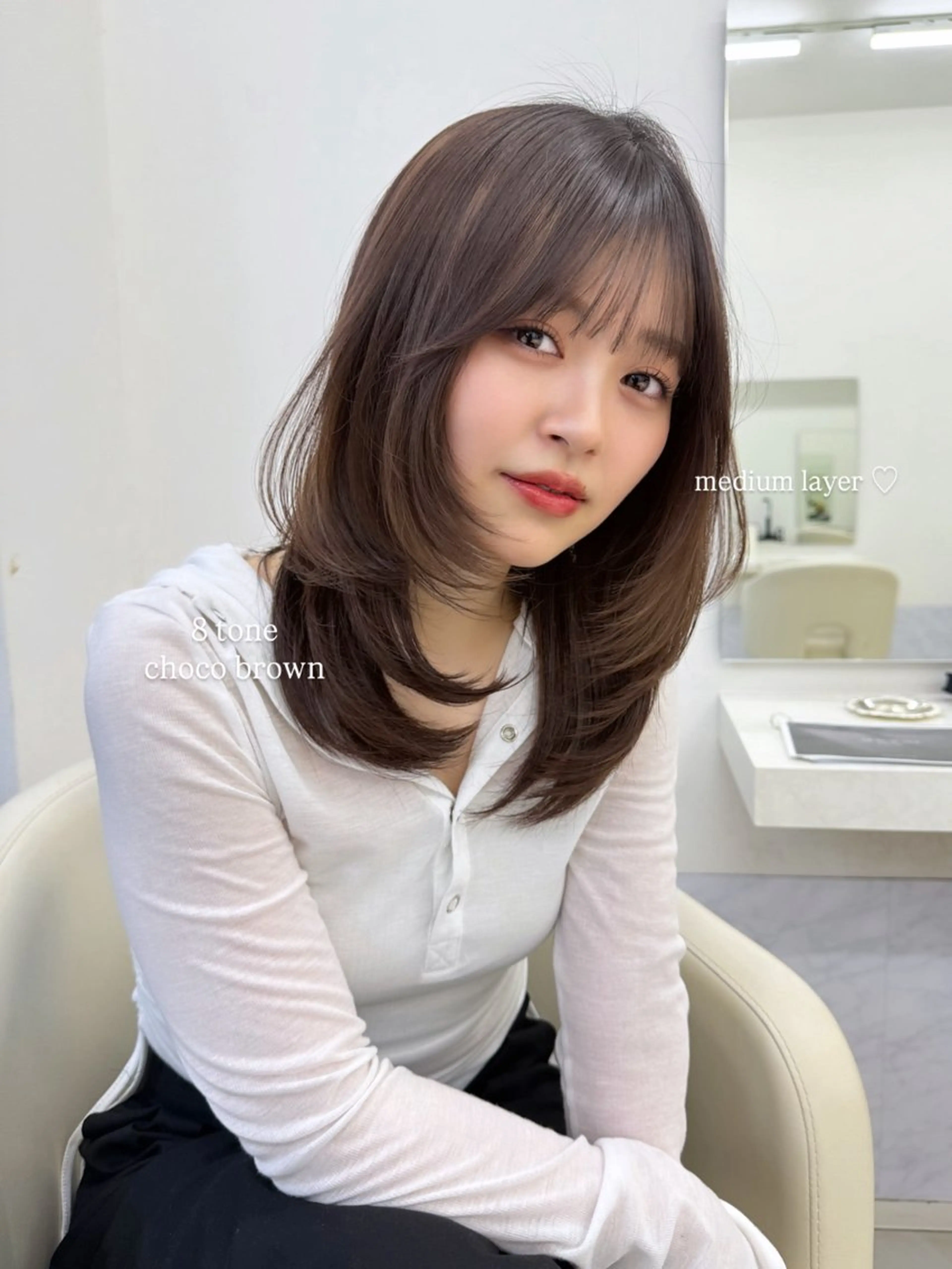 ミディアム カラー ヘアアレンジ ミディアムレイヤー ブラウンカラー 伸ばしかけ レイヤーカット momo /レイヤーカットのヘアスタイル
