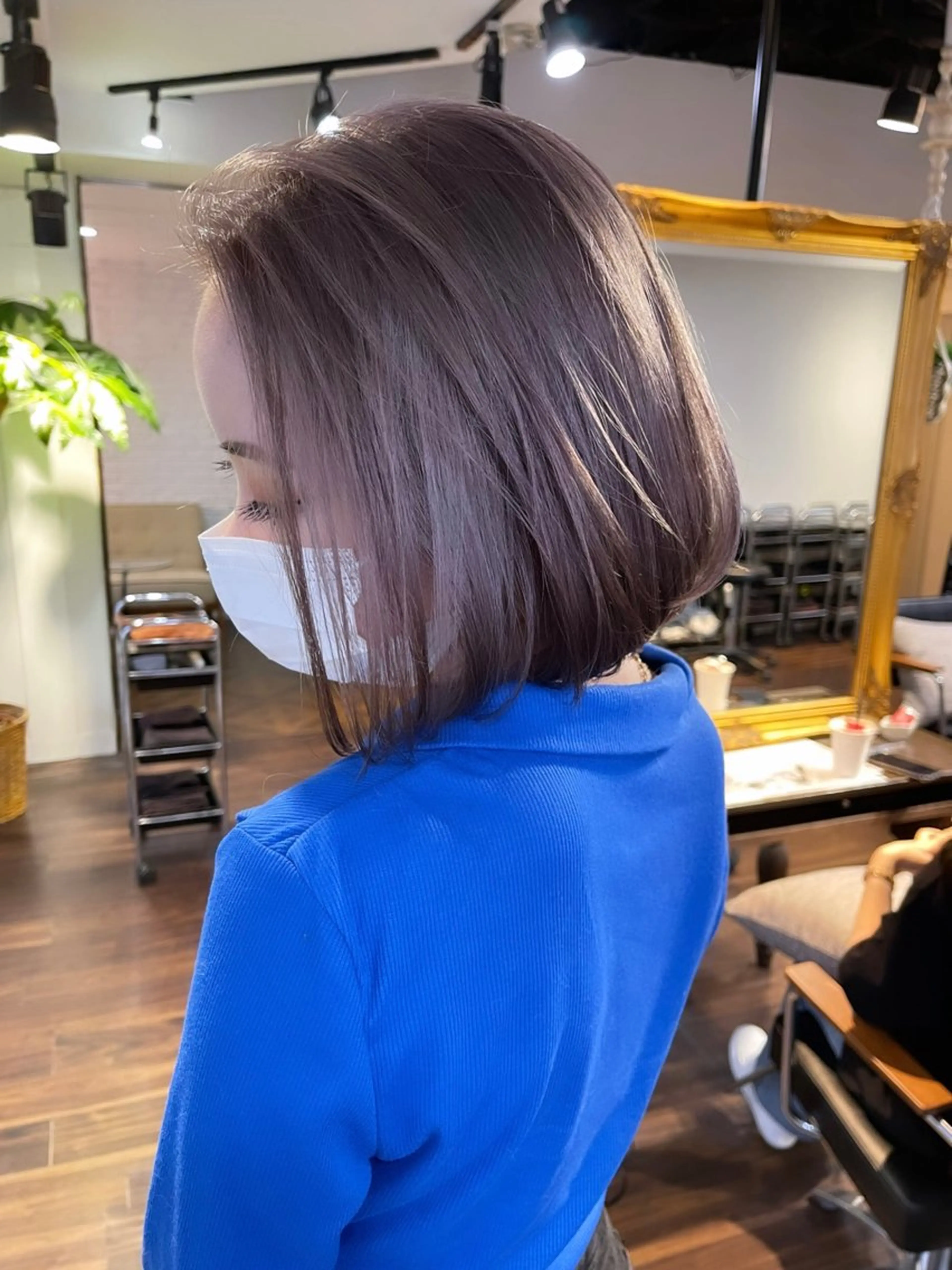 ミディアム カラー ヘアアレンジ ベージュカラー ブリーチ イヤリングカラー ハイトーンカラー ミルクティーベージュ ヘアカラー トリートメント 髪質改善/レイヤー ダブルカラー塚本耀のヘアスタイル