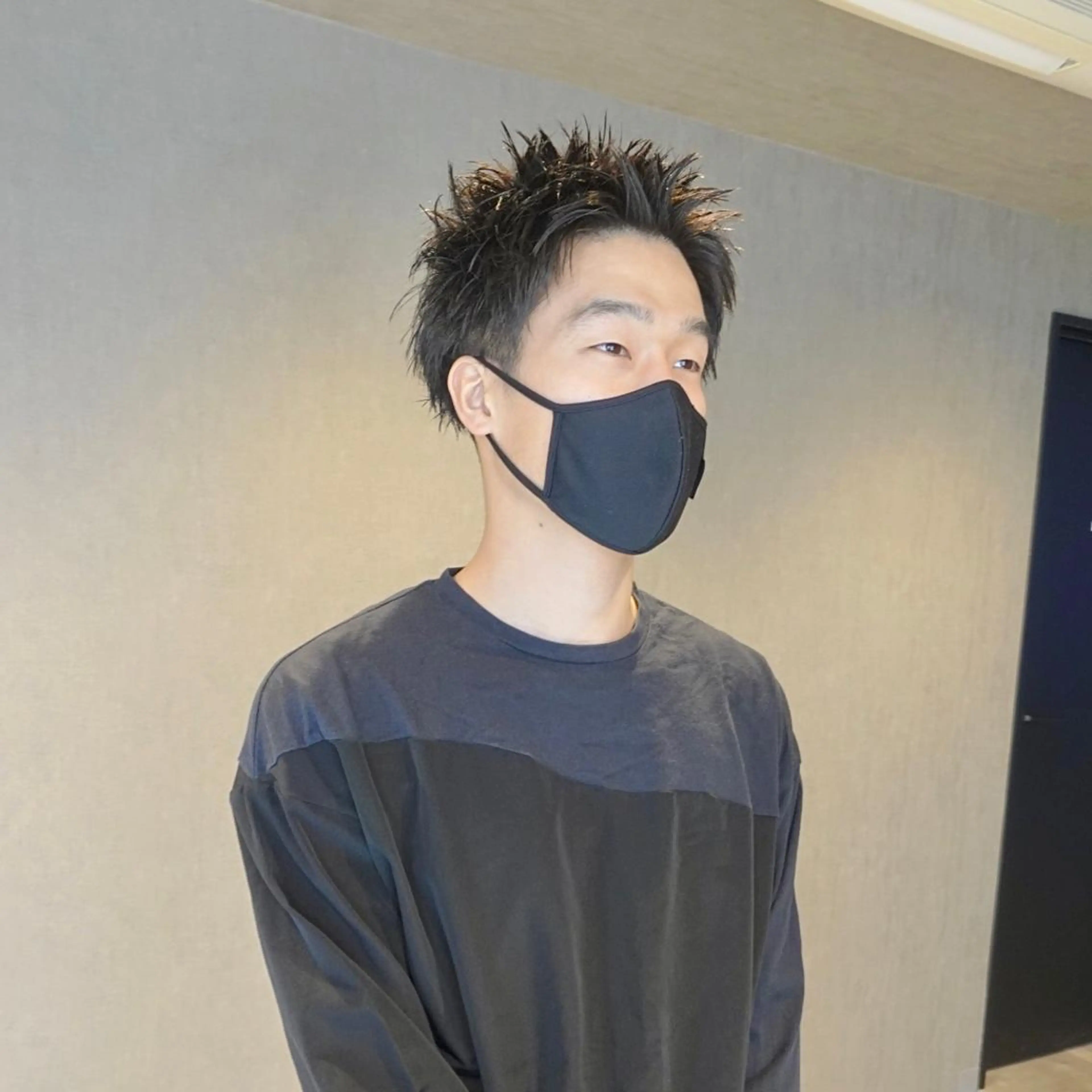 メンズ スパイキーショート ヨシカワ タツキのヘアスタイル