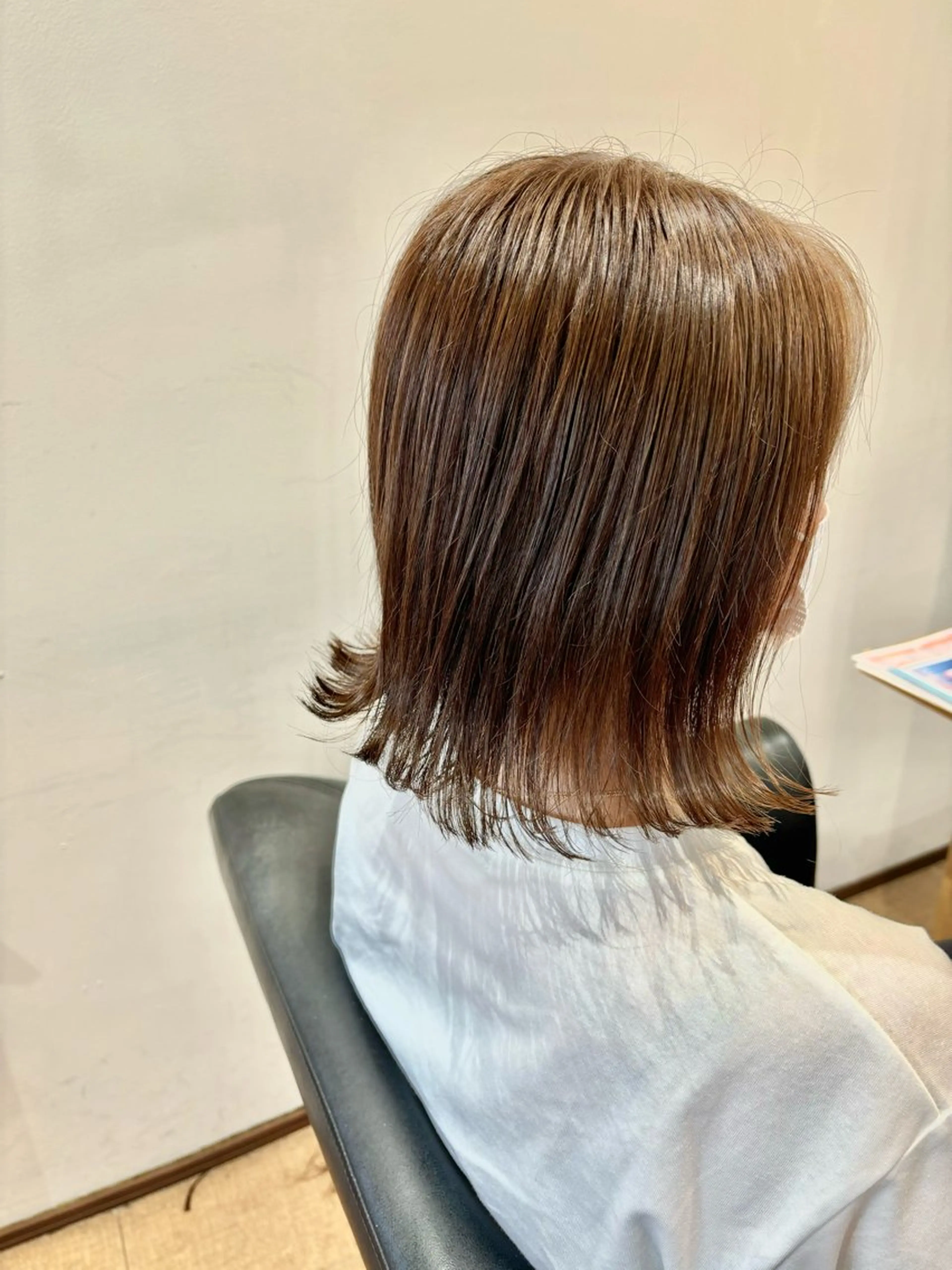 ミディアム カラー イヤリングカラー イルミナカラー オリーブカラー ボブ 外ハネヘア カット ヘアカラー 秋山知穂🌸縮毛矯正 ショートお任せ🌸のヘアスタイル