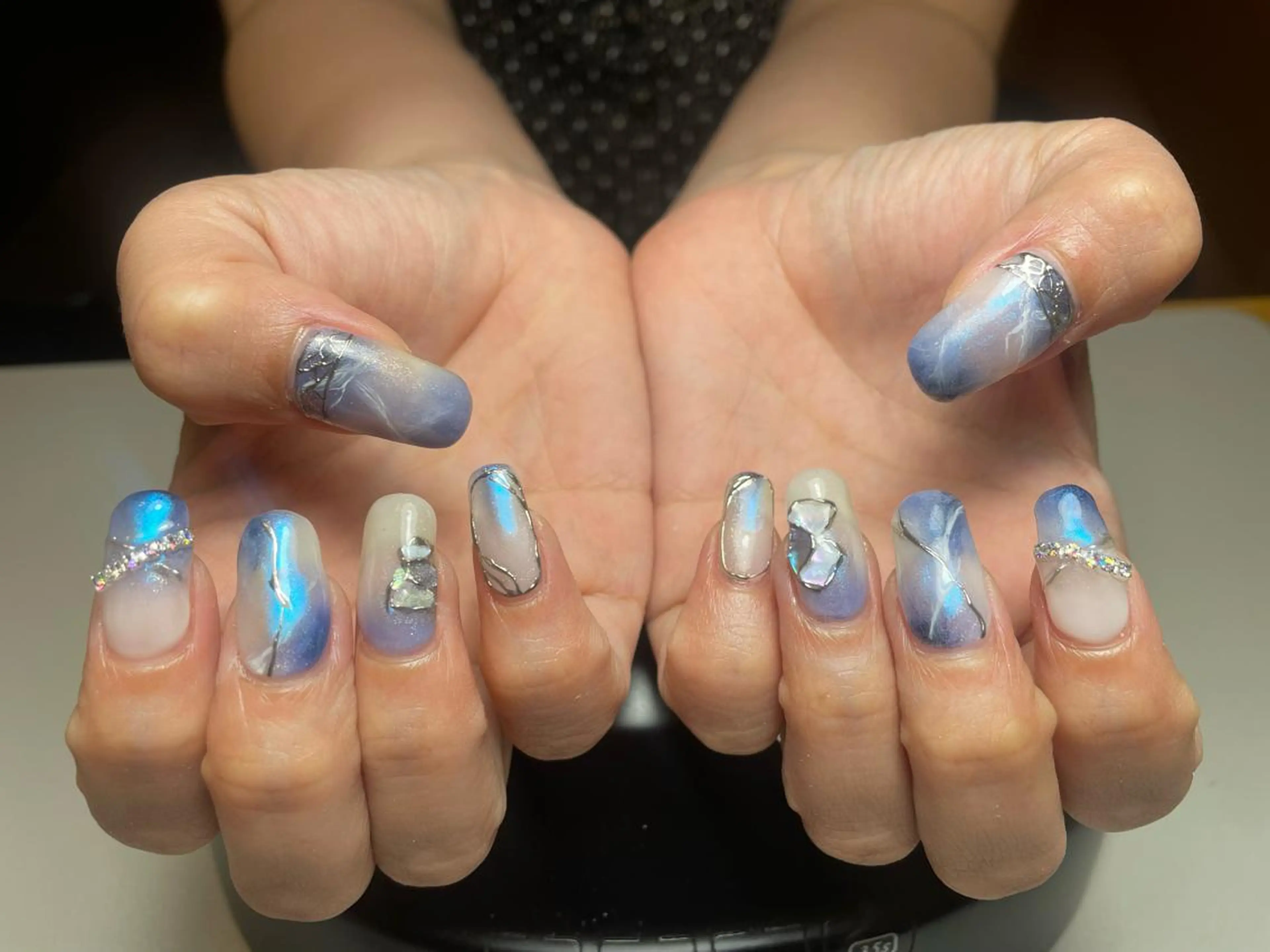 ミディアム ネイル M. KOTOMIのネイルデザイン