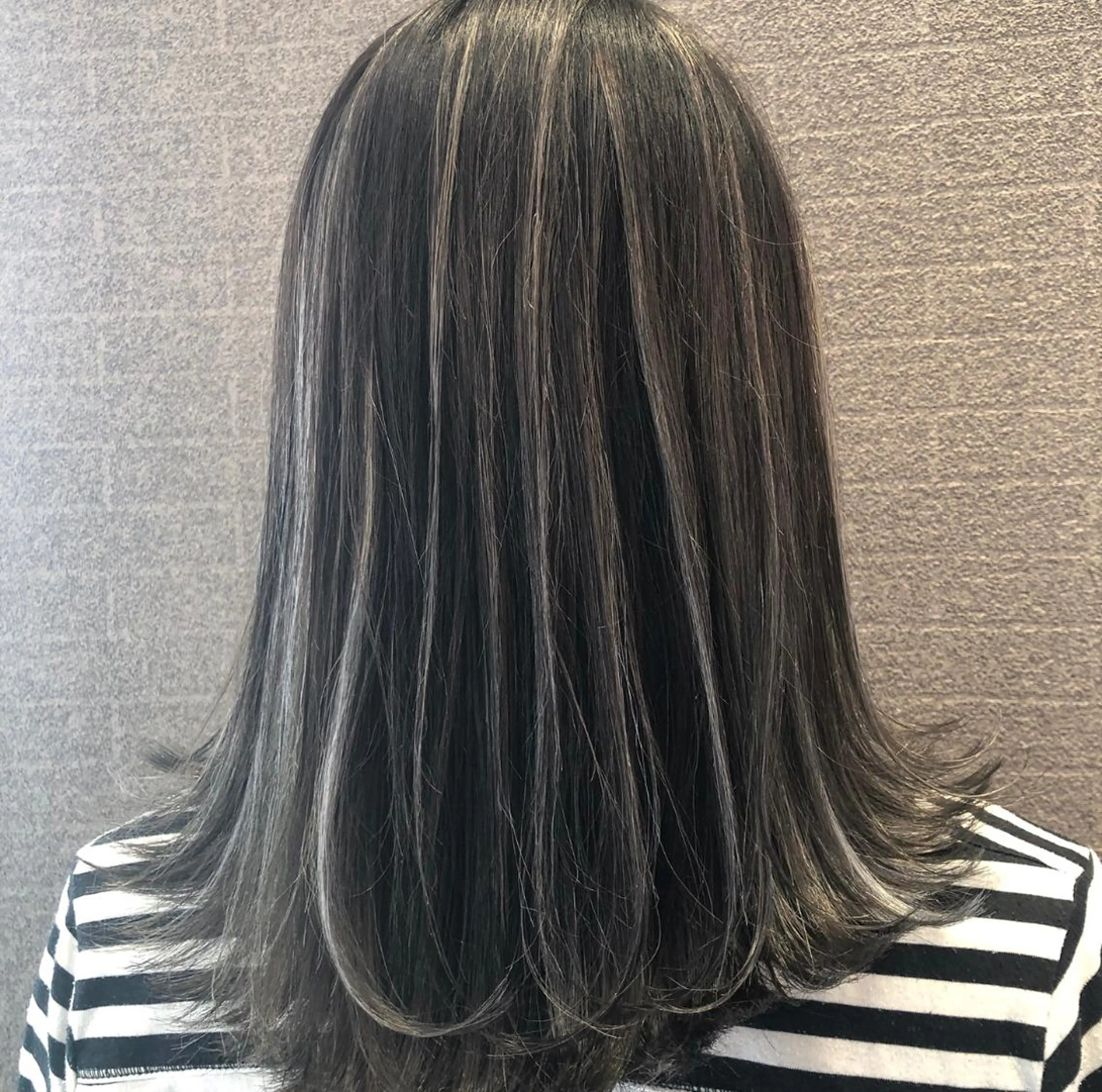 ミディアム カラー ヘアアレンジ バレイヤージュ デザインカラー ハイライトカラー ハイライト レイヤーカット アンドウ ユウ/ レイヤーカット/韓国のヘアスタイル