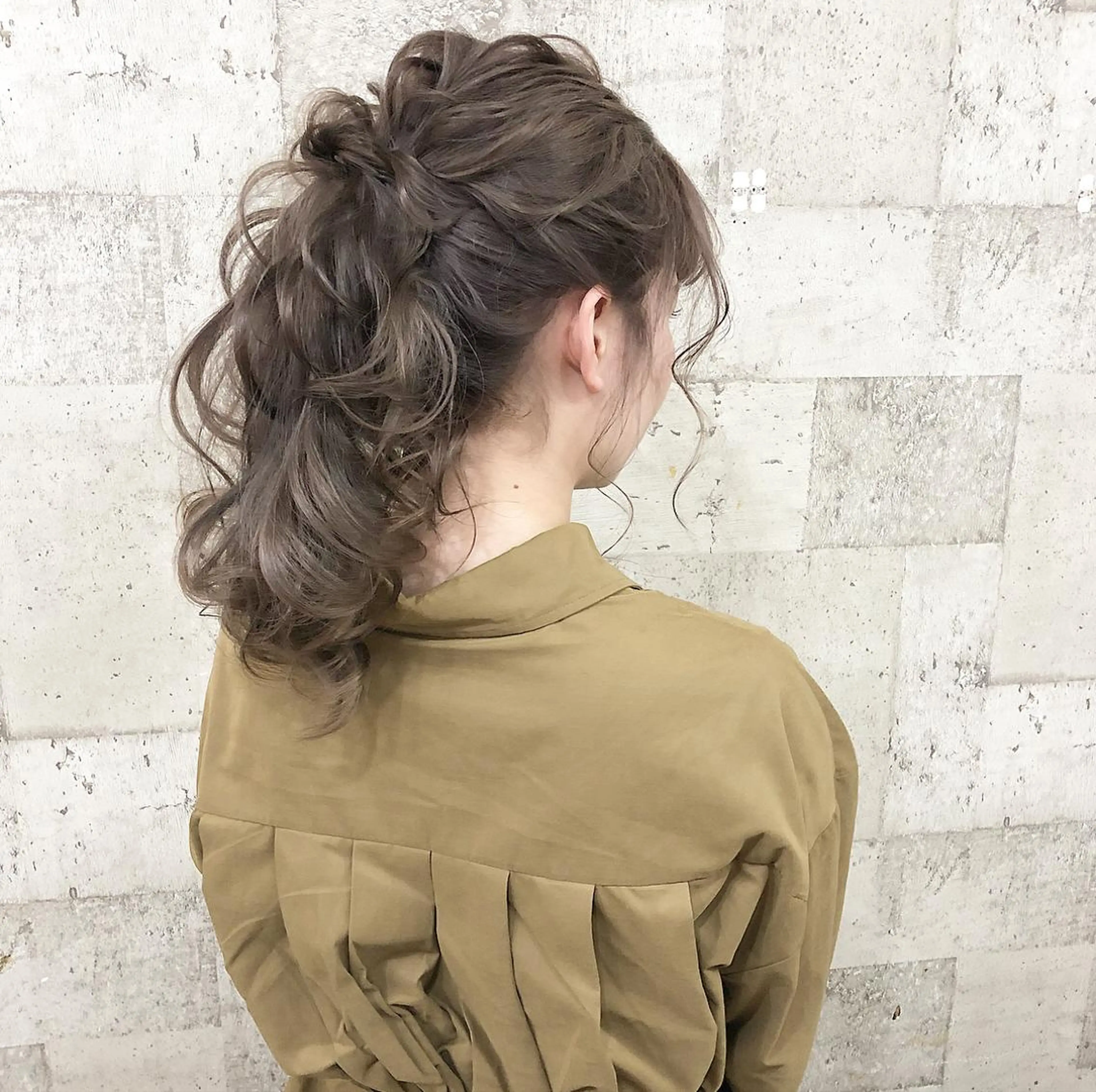 ロング カラー ヘアアレンジ ポニーテール ベージュカラー autre所属・大久保 ひでなりのヘアスタイル