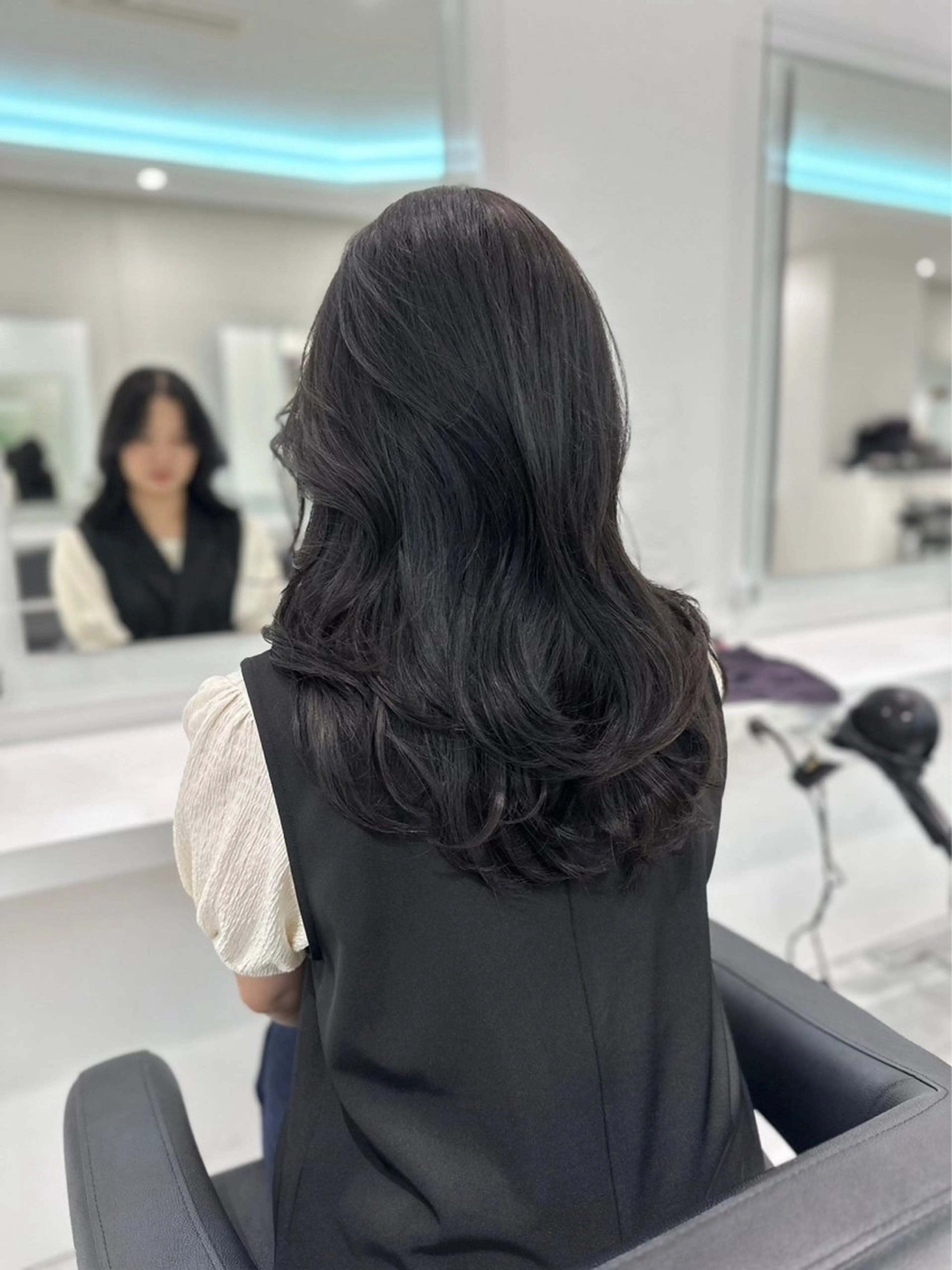 ロング カラー 黒髪 垢抜けハイトーン☀／ 笑顔の美容師／しゅんのヘアスタイル