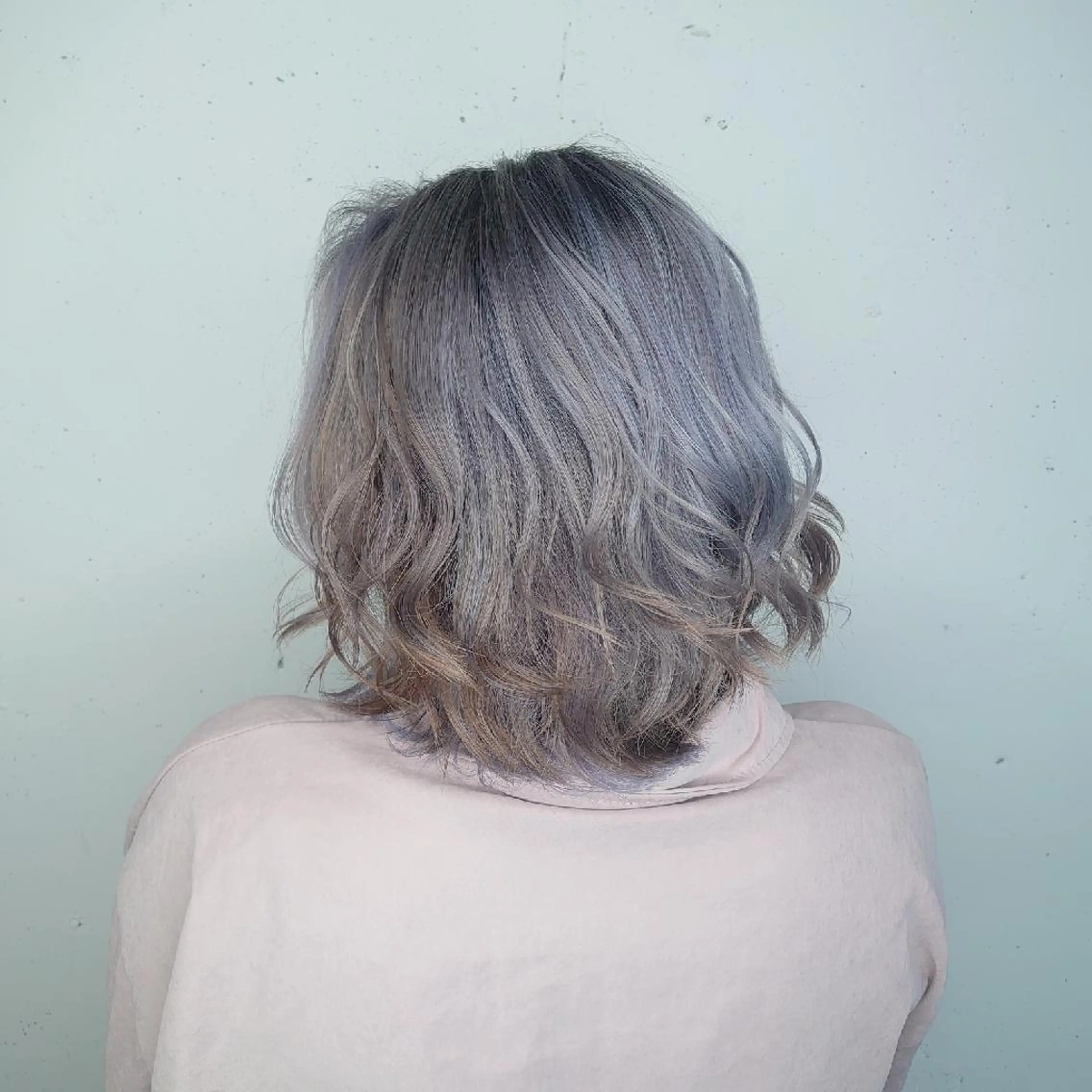 ショート カラー グレージュ シルバー シルバーグレージュ E Komo hair所属・Wow❕E Komo hair 永井一輝のヘアスタイル