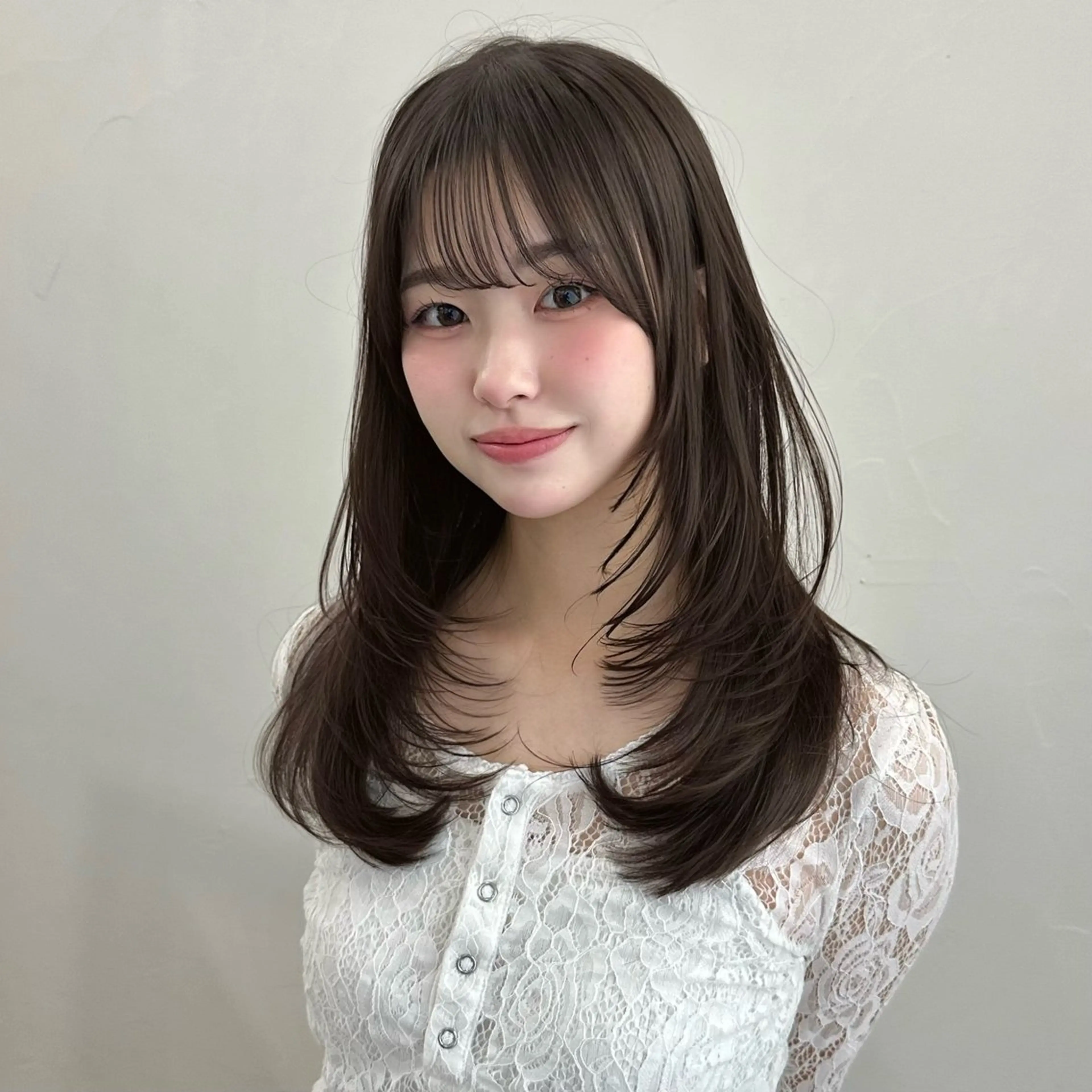 ミディアム カット ヘアカラー トリートメント 🌹ハッシュカット、 レイヤー韓国ヘア🌹のヘアスタイル