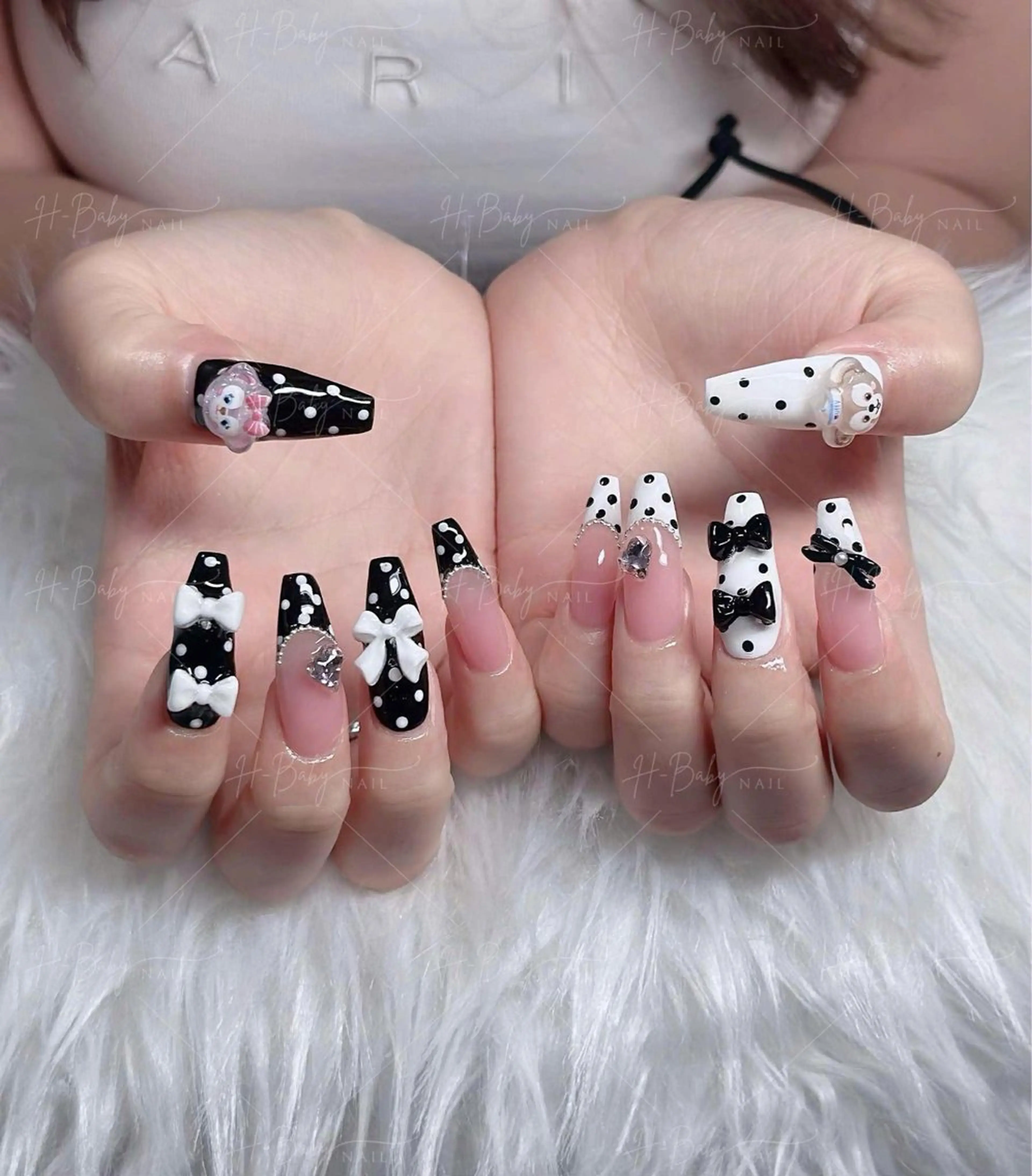 ネイル オーロラネイル フレンチネイル ジェルネイル ハロウィン キラキラネイル ハンドネイル H.baby Nail Salonのネイルデザイン
