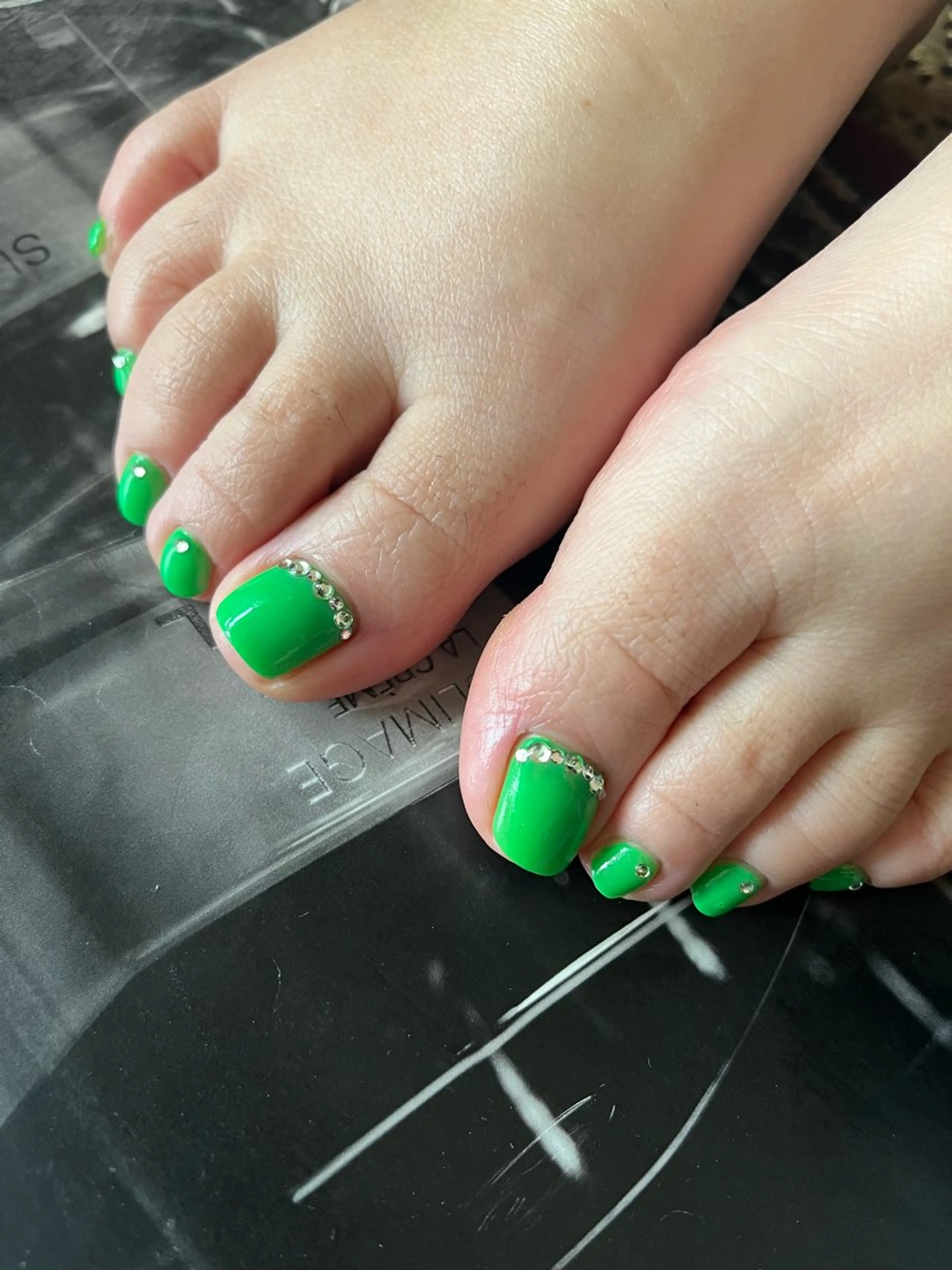 【オフ有り】FOOTワンカラー                                     (甘皮ケア付き)の写真