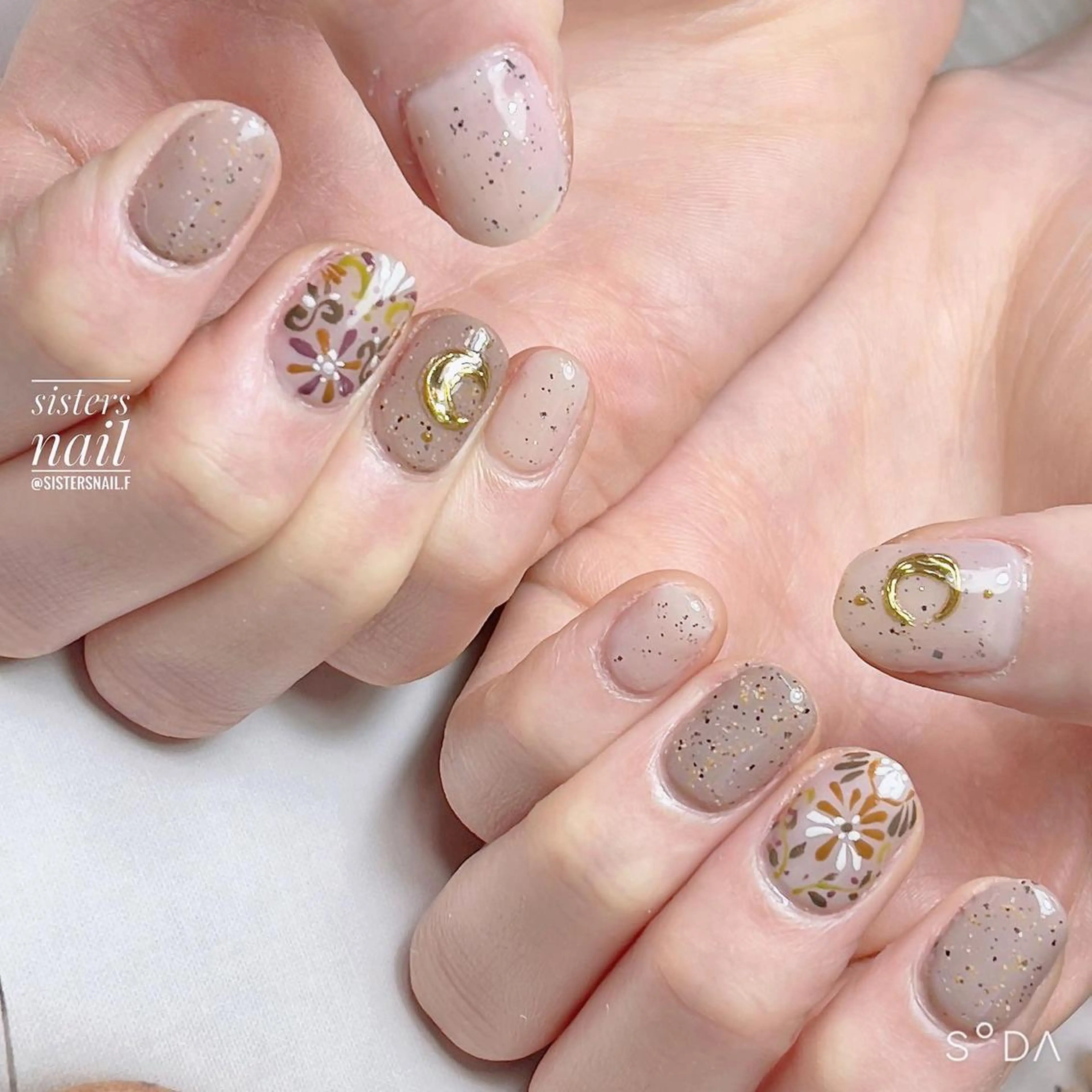 ネイル アートネイル フラワーネイル ジェルネイル ゴールド ミラーネイル sisters nail.fのネイルデザイン