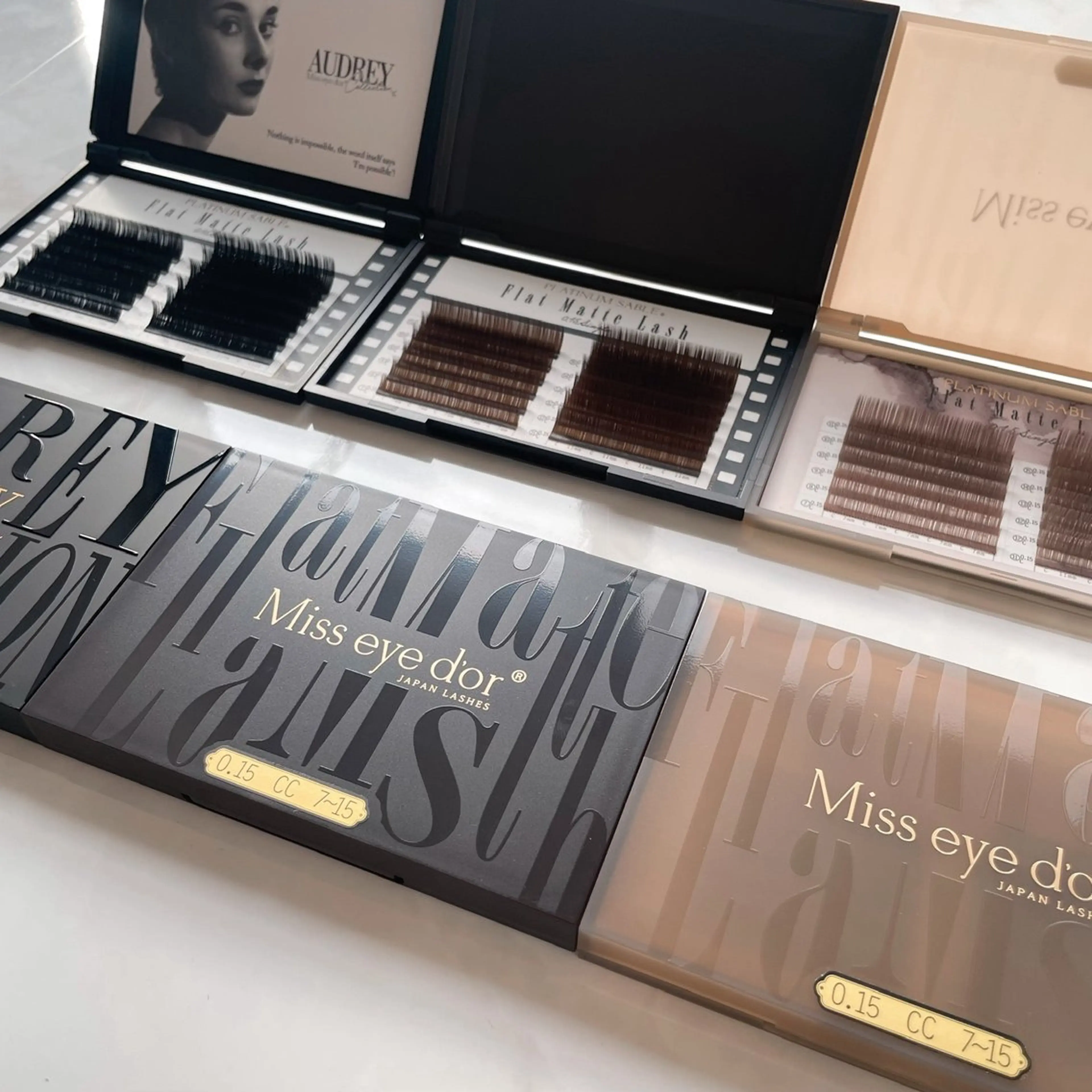 【フラットマット】両目100本+アイシャンプーの写真