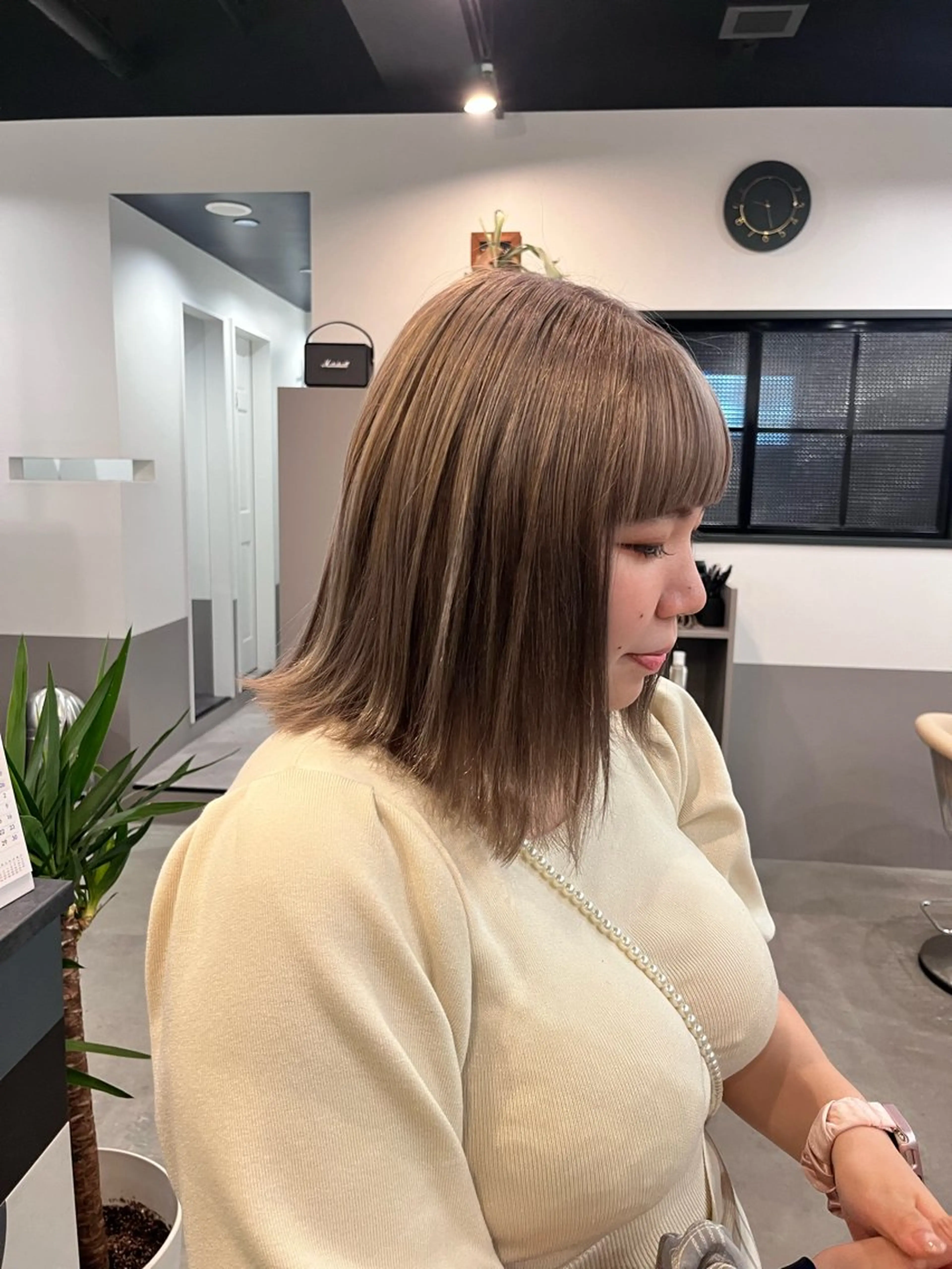 ミディアム カラー ブリーチ グレージュ ミルクティーグレージュ カット ヘアカラー トリートメント dogstar小林諒 レイヤー/パーマのヘアスタイル