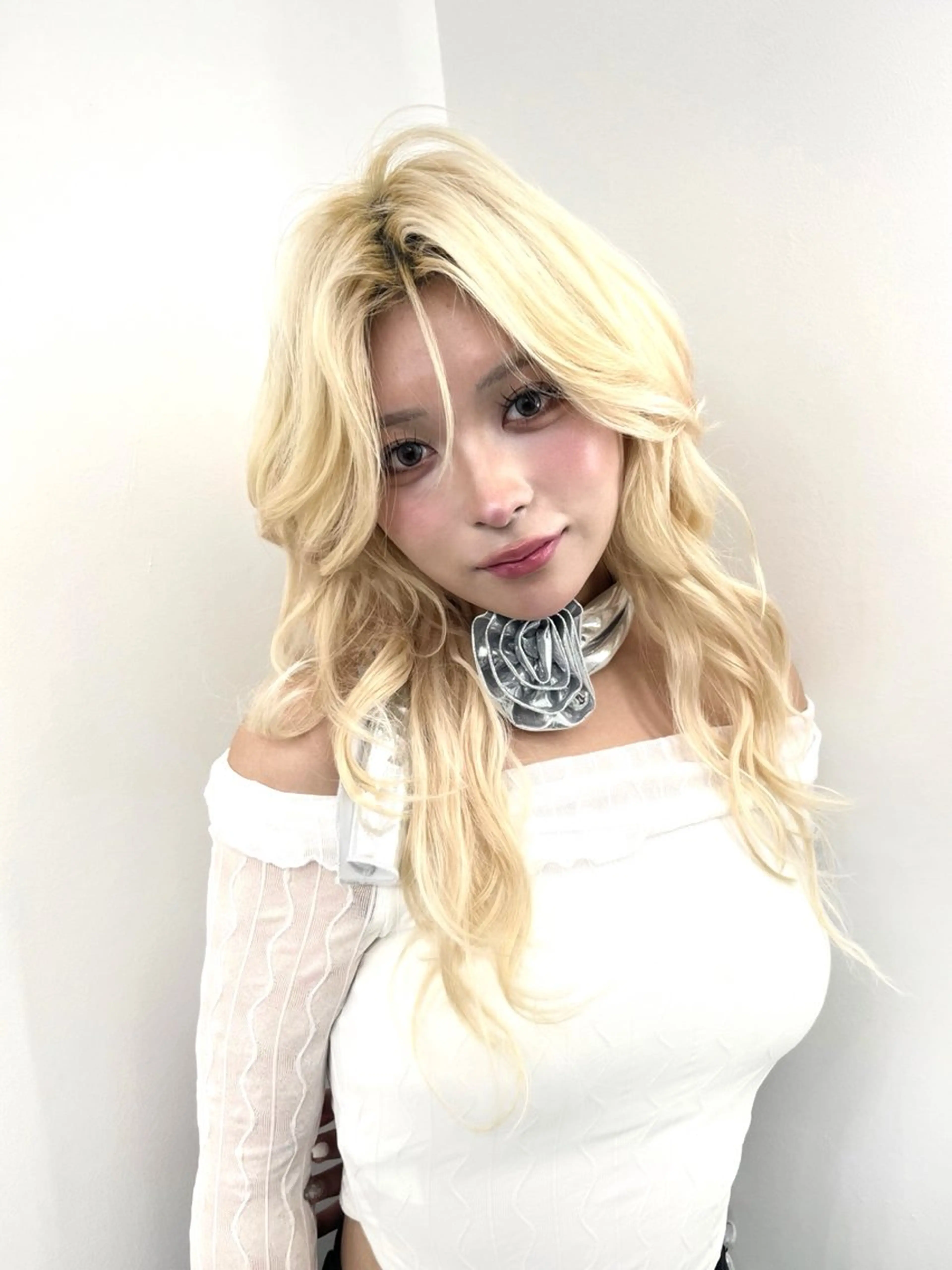 セミロング カラー ブリーチ ブロンド 透明感カラー ハイレイヤー 韓国風ヘア 透明感カラー✨🩵 韓国ヘアkanatoのヘアスタイル