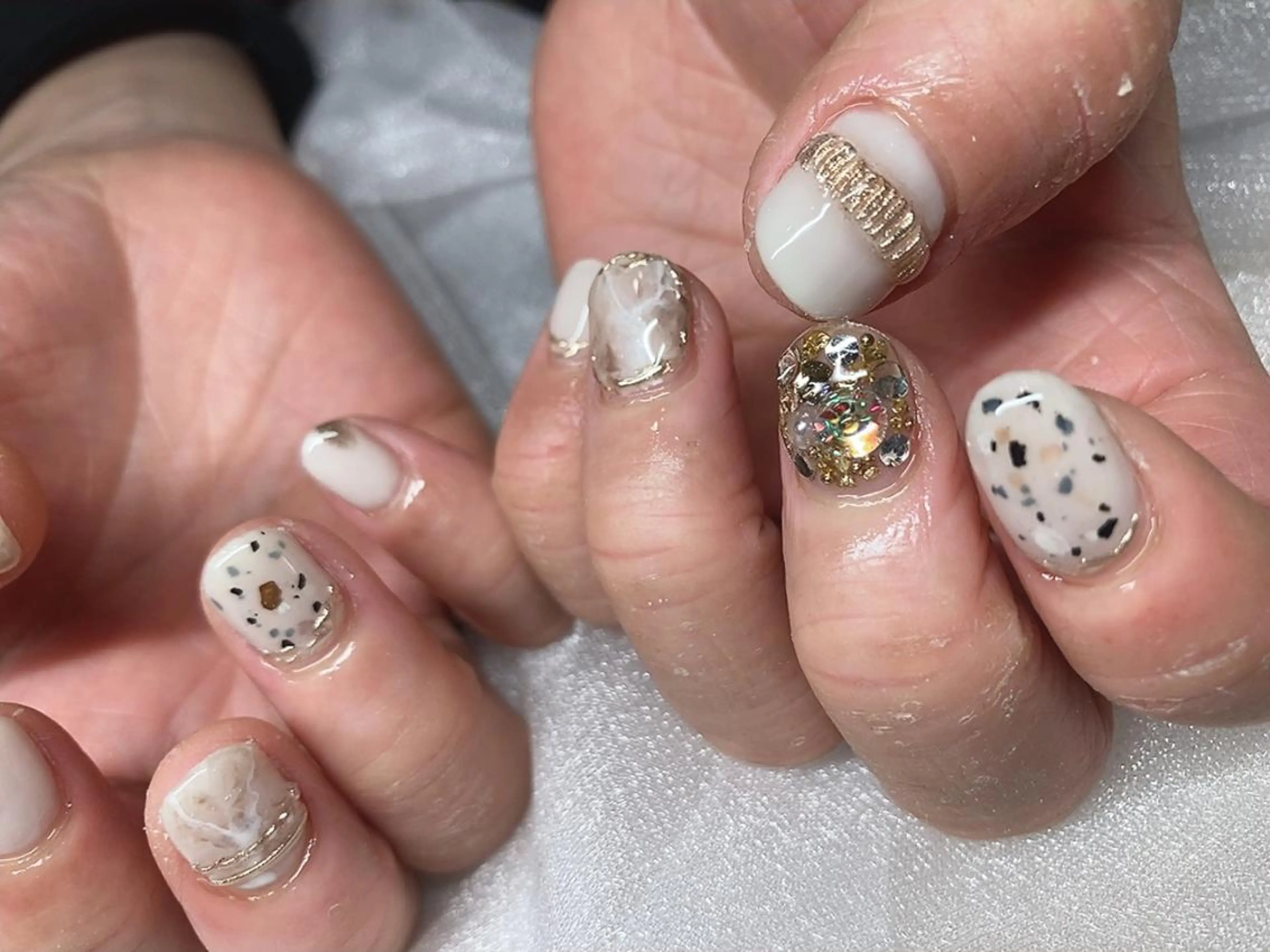 ネイル ハンドネイル 𝐴𝑁𝑈𝐸 トラブル爪育成専門のネイルデザイン