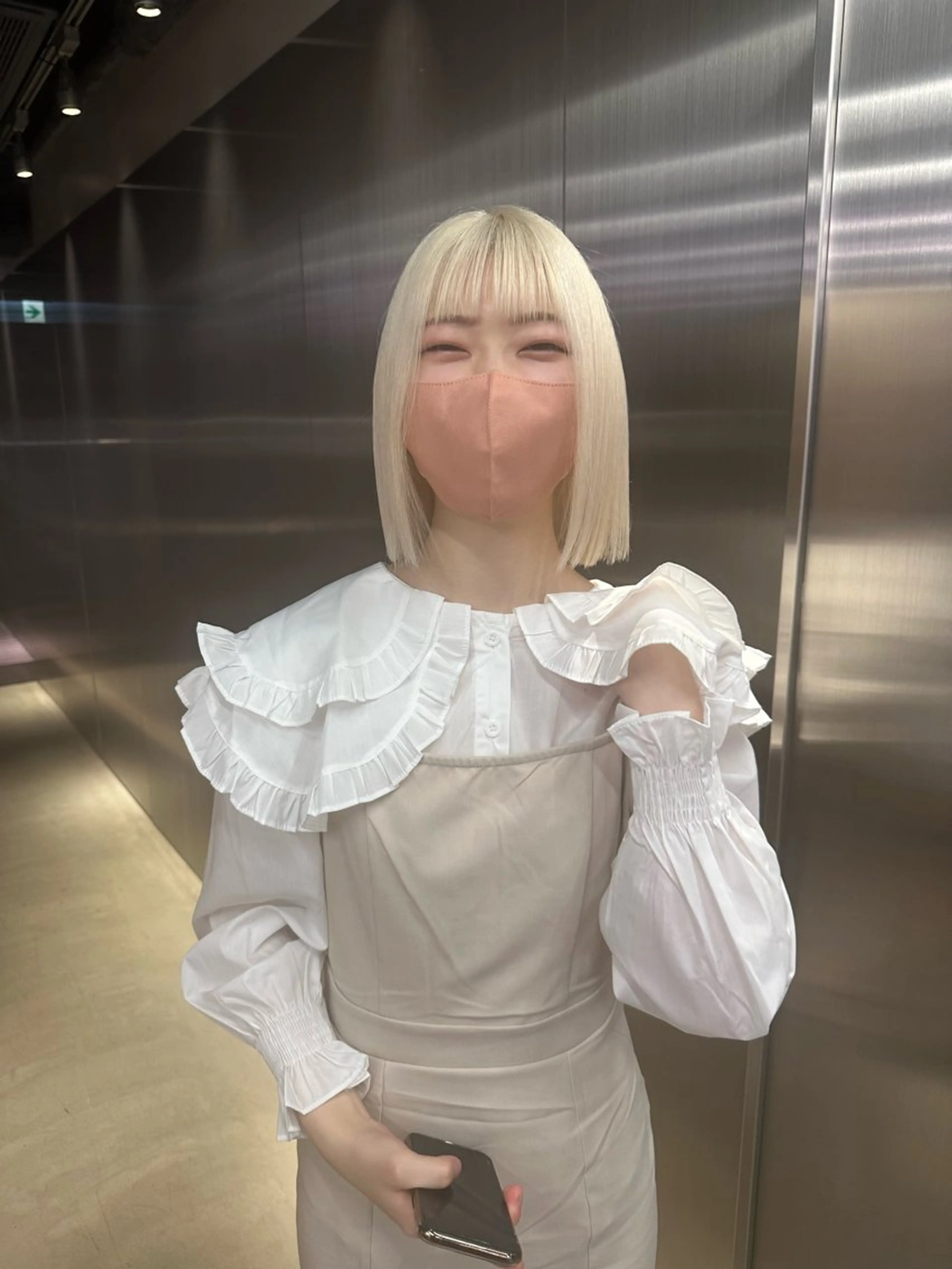 ショート カラー ブロンド ホワイトブロンド カット ヘアカラー トリートメント 鈴木/ミルクティー/ ブリーチ/ボブ/のヘアスタイル