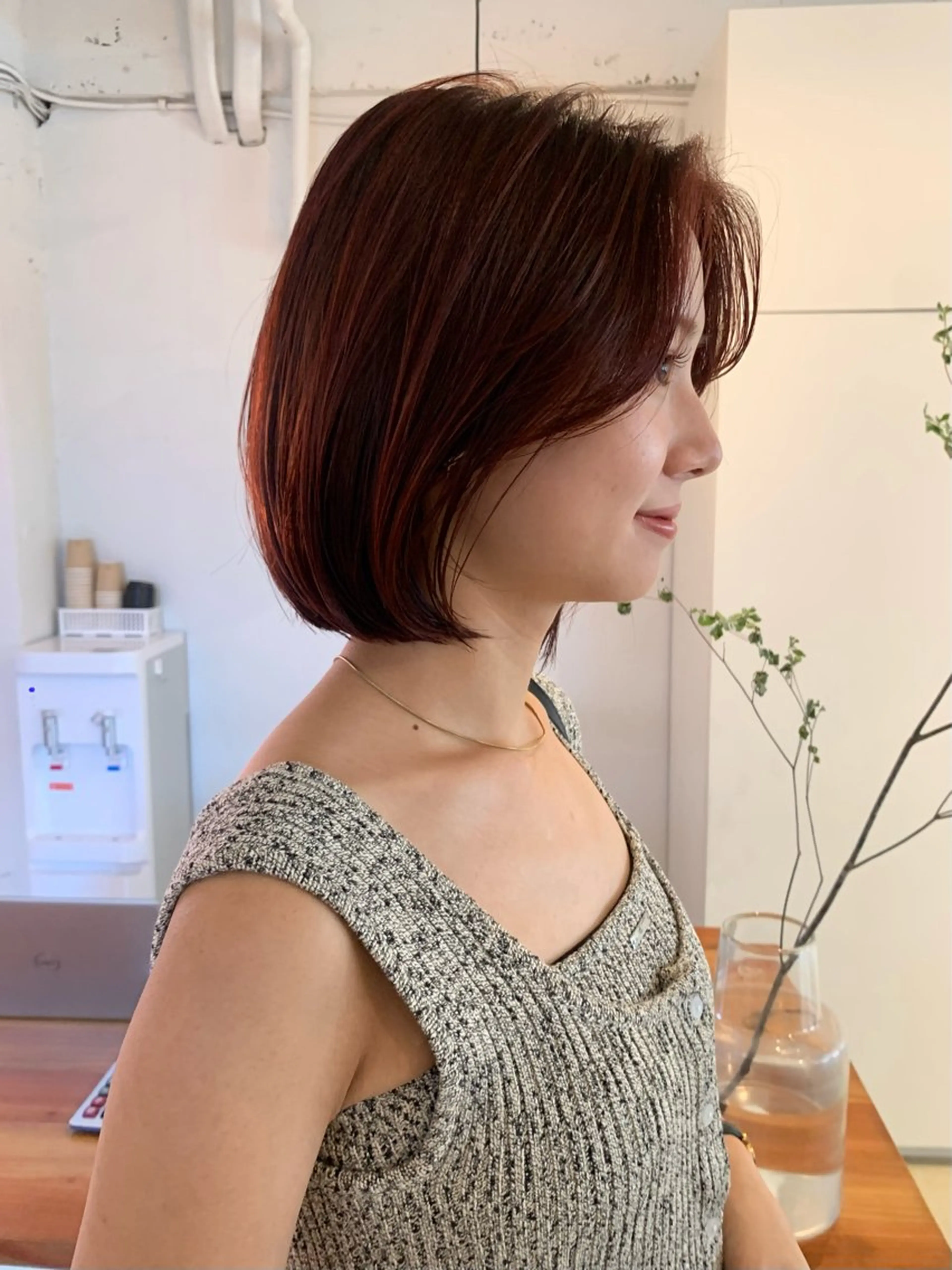 ミディアム カラー レッドカラー ボブ カット ヘアカラー トリートメント 落合希 Olivebeigeのヘアスタイル