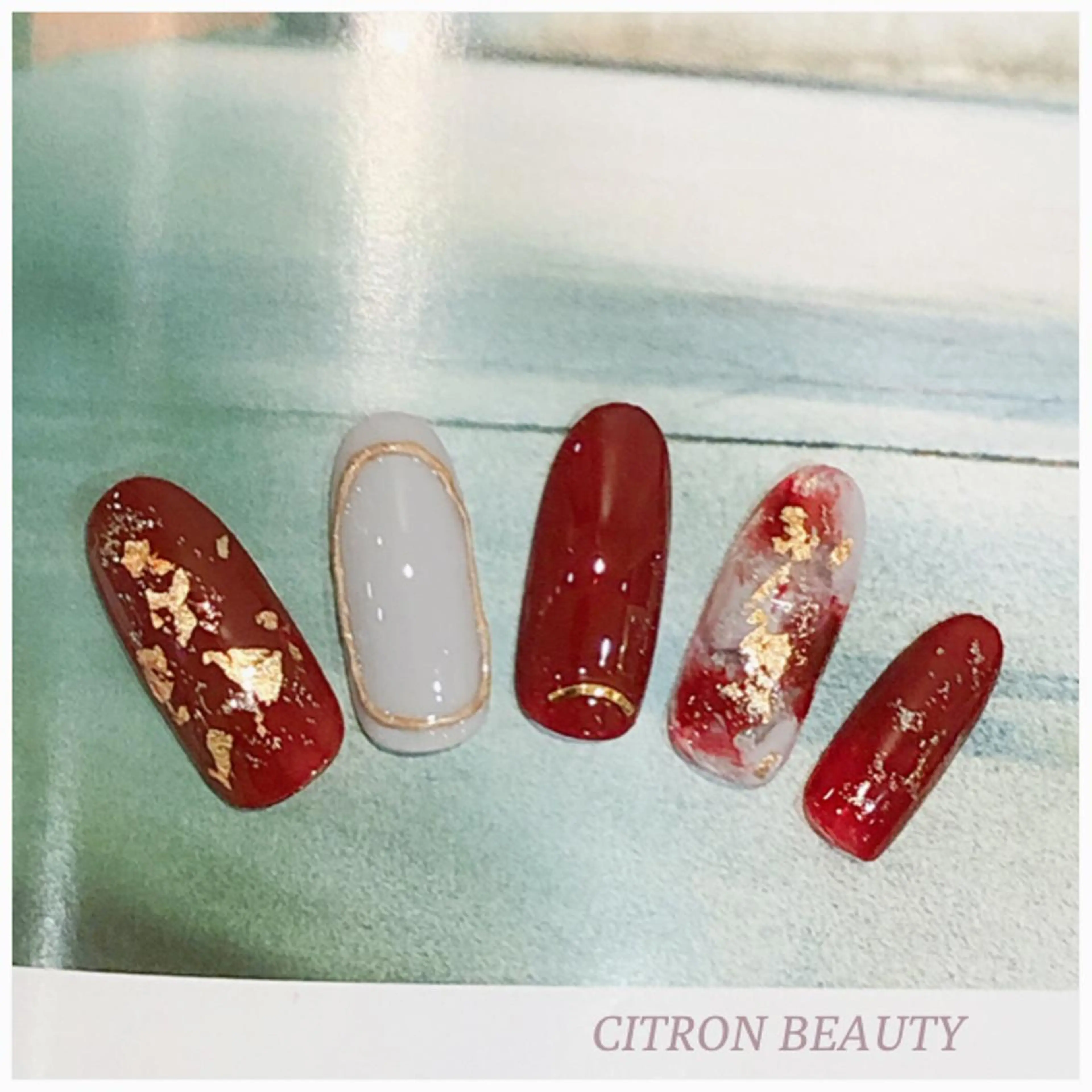 ネイル ゴールド 赤色 CITRON NAIL💅練習生のネイルデザイン