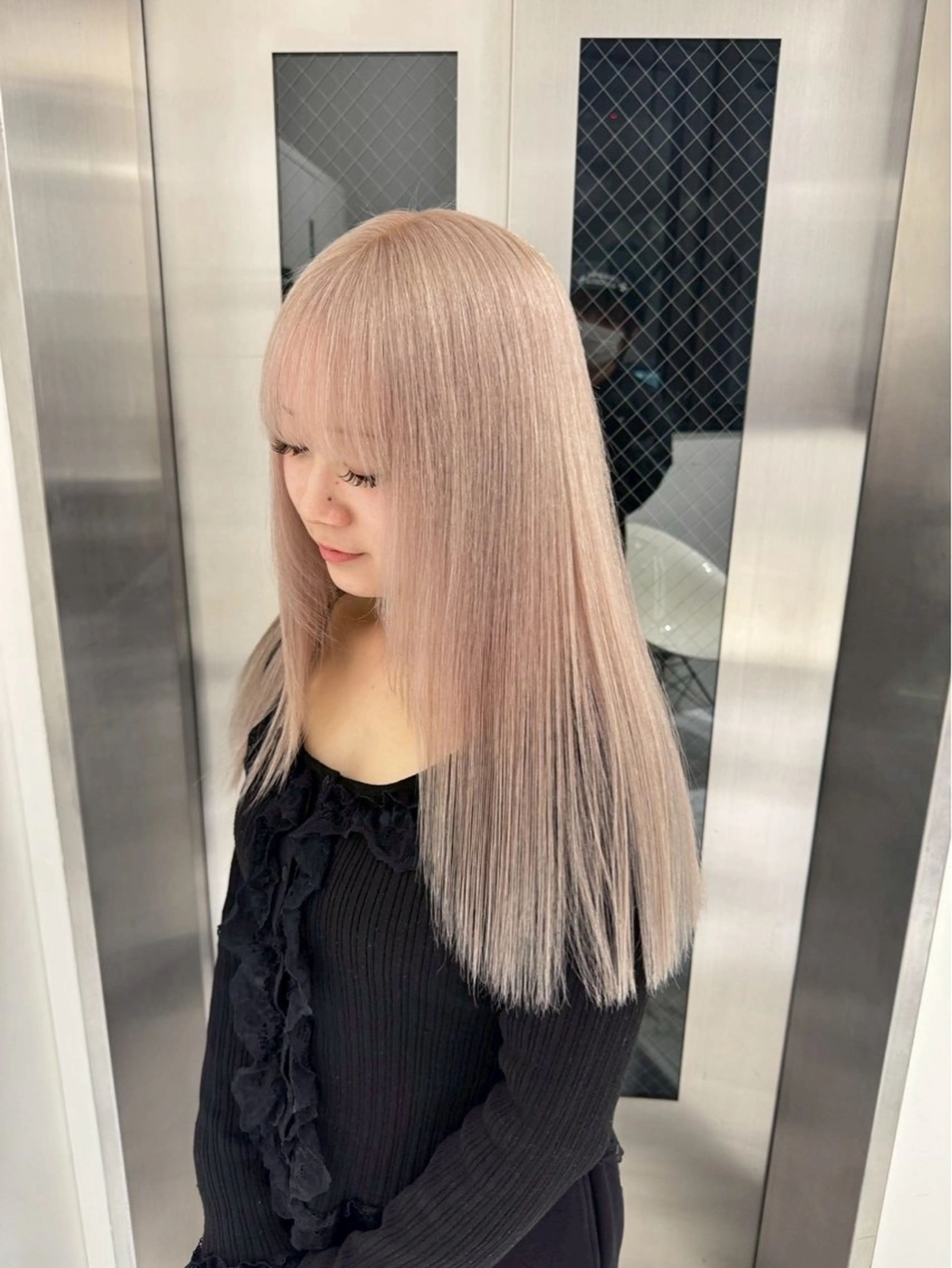 ロング カラー ブリーチ 透明感カラー ハイトーンカラー ヘアカラー ハイトーンカラー💞 くるみ🎀のヘアスタイル