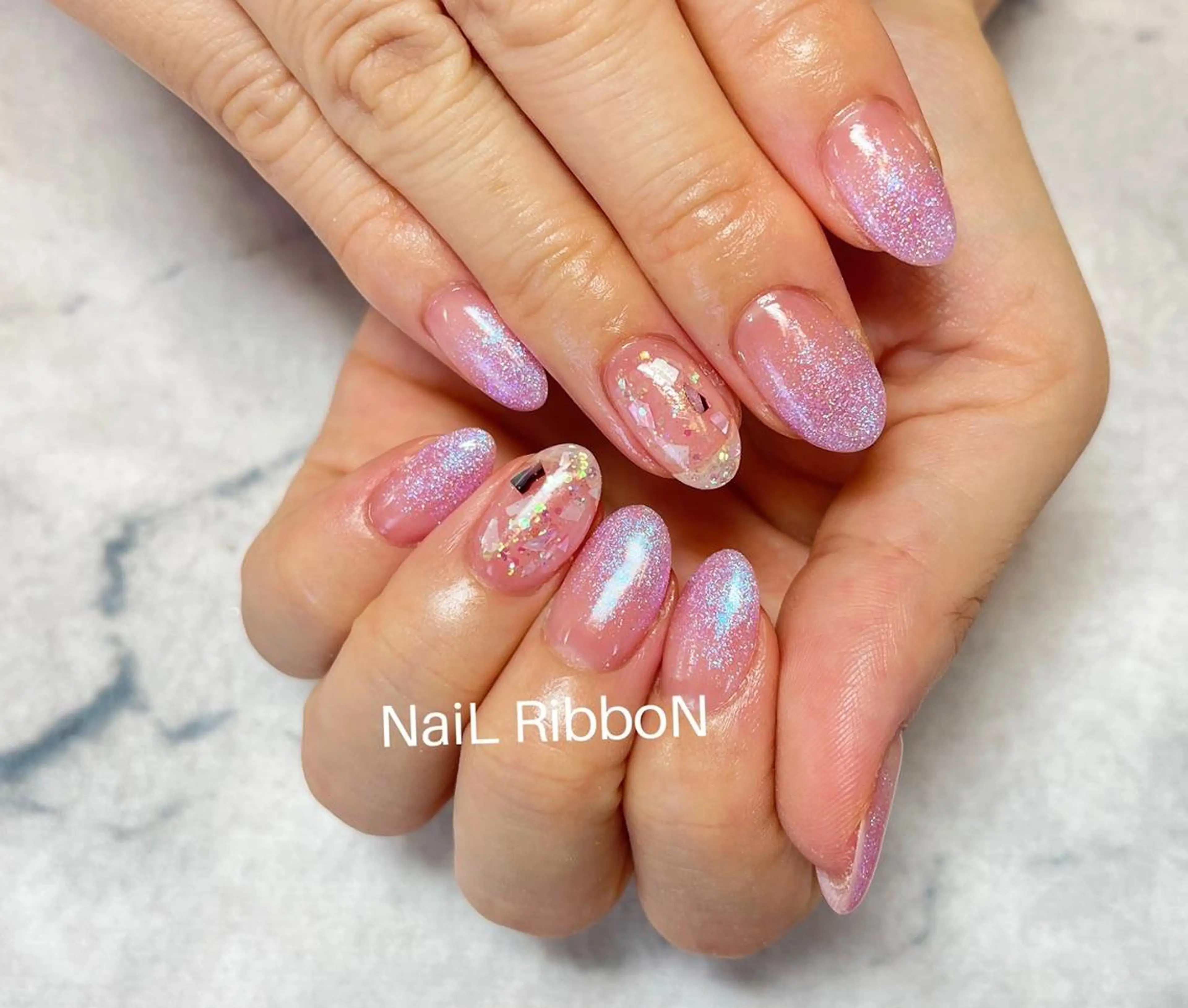 ネイル ネイルリボン 受付スタッフのネイルデザイン